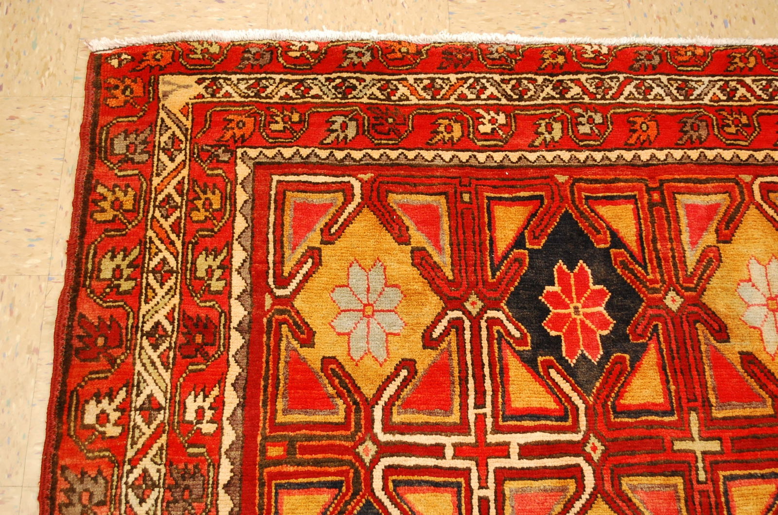 CAUCASIAN RUG 5' x 10'5" - 7