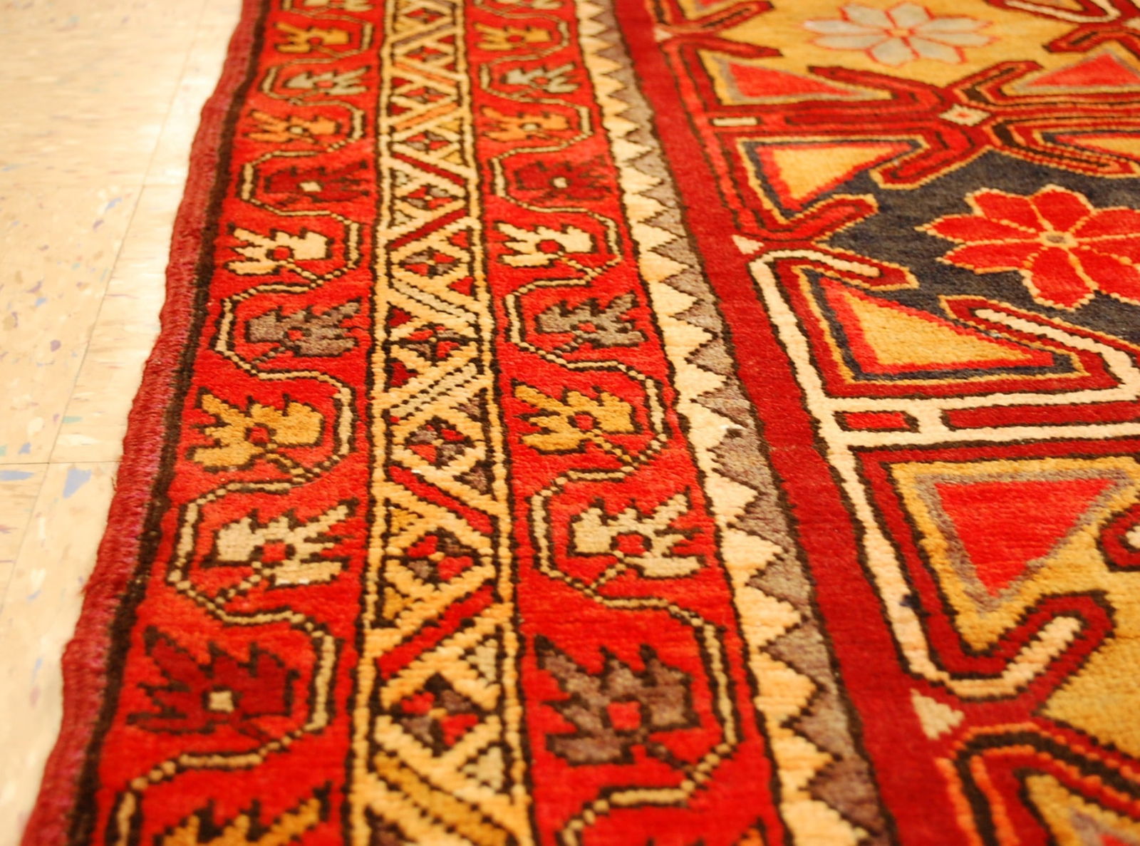 CAUCASIAN RUG 5' x 10'5" - 9