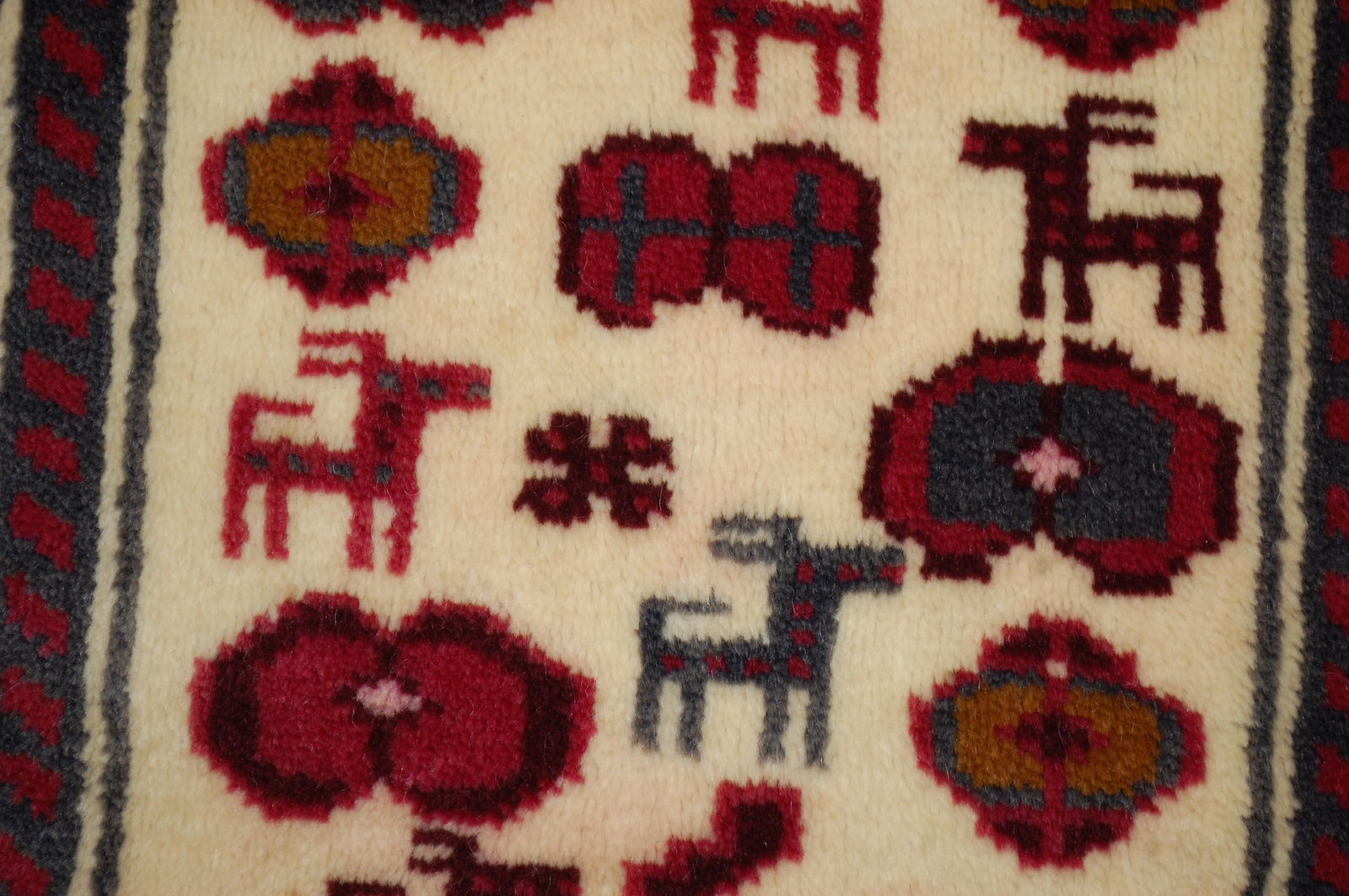 PERSIAN BALOUCHI RUG 3'6" x 4' - 10