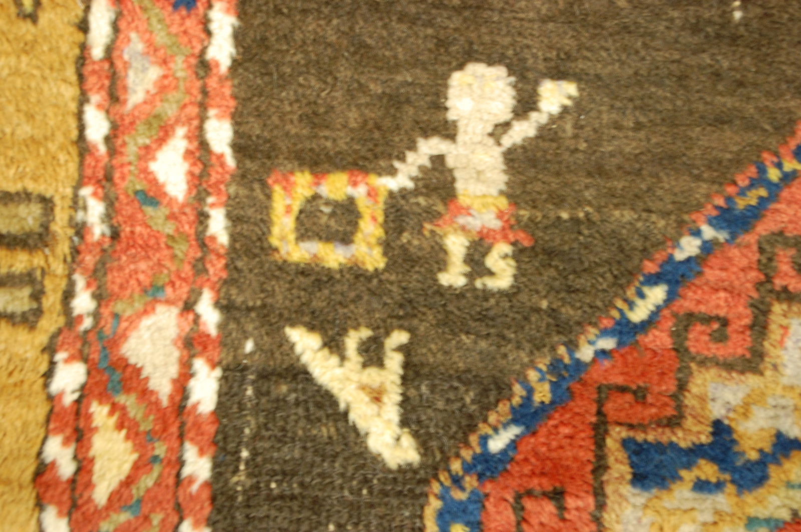 CAUCASIAN SHIRVAN RUG 4'8" x 6'7" - 10