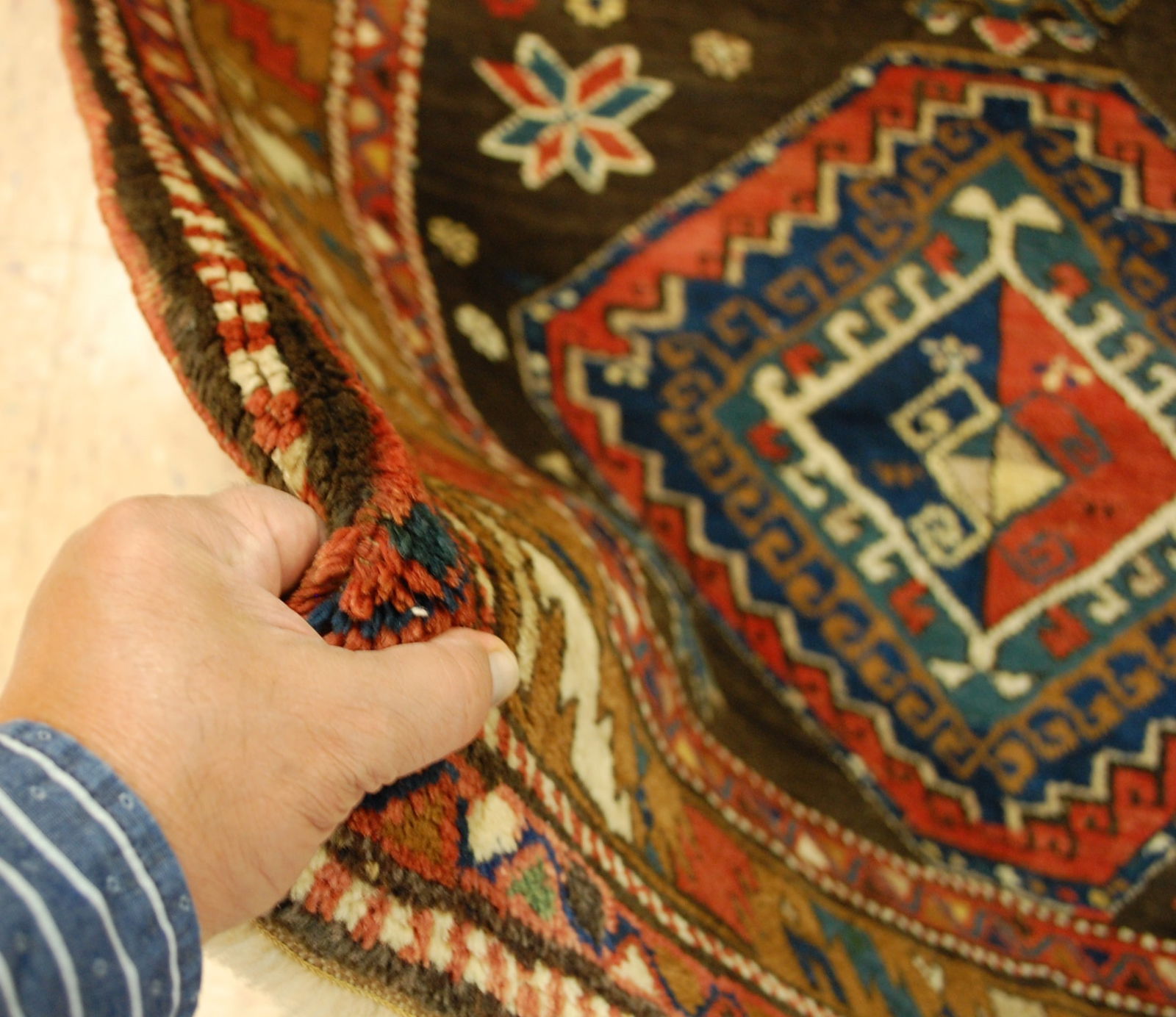 CAUCASIAN SHIRVAN RUG 4'8" x 6'7" - 11