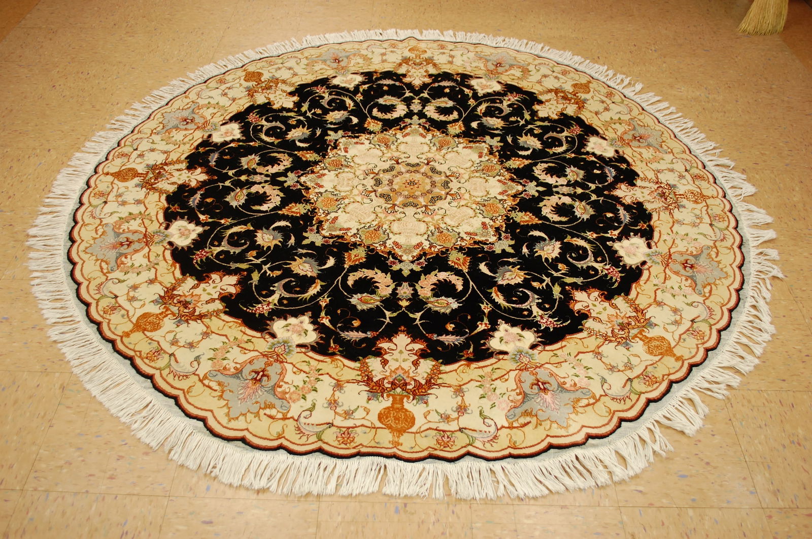 PERSIAN TABRIZ RUG 6'7" DIAMETER (1 of 9)