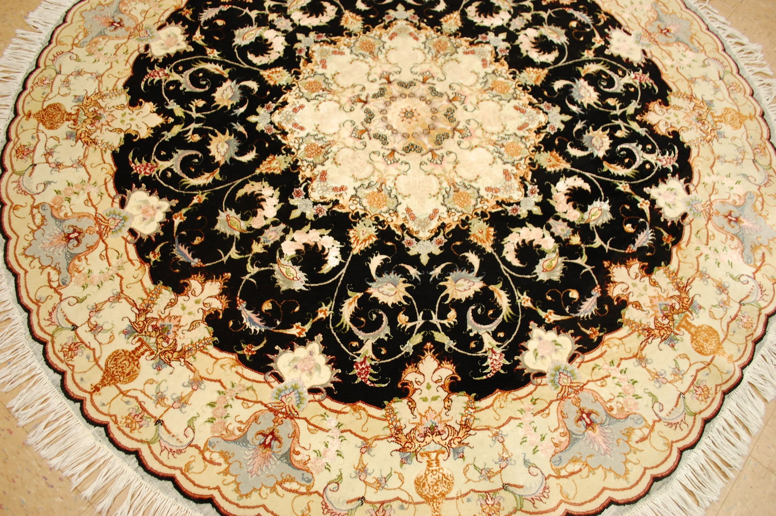 PERSIAN TABRIZ RUG 6'7" DIAMETER - 2