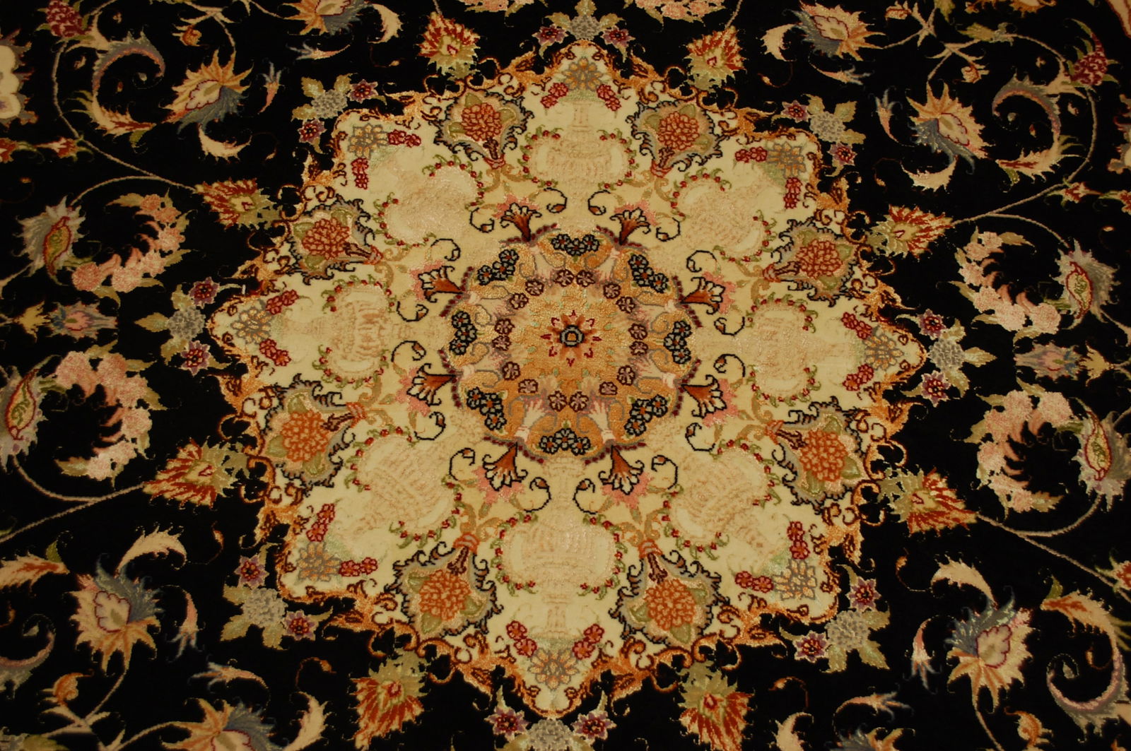 PERSIAN TABRIZ RUG 6'7" DIAMETER - 4