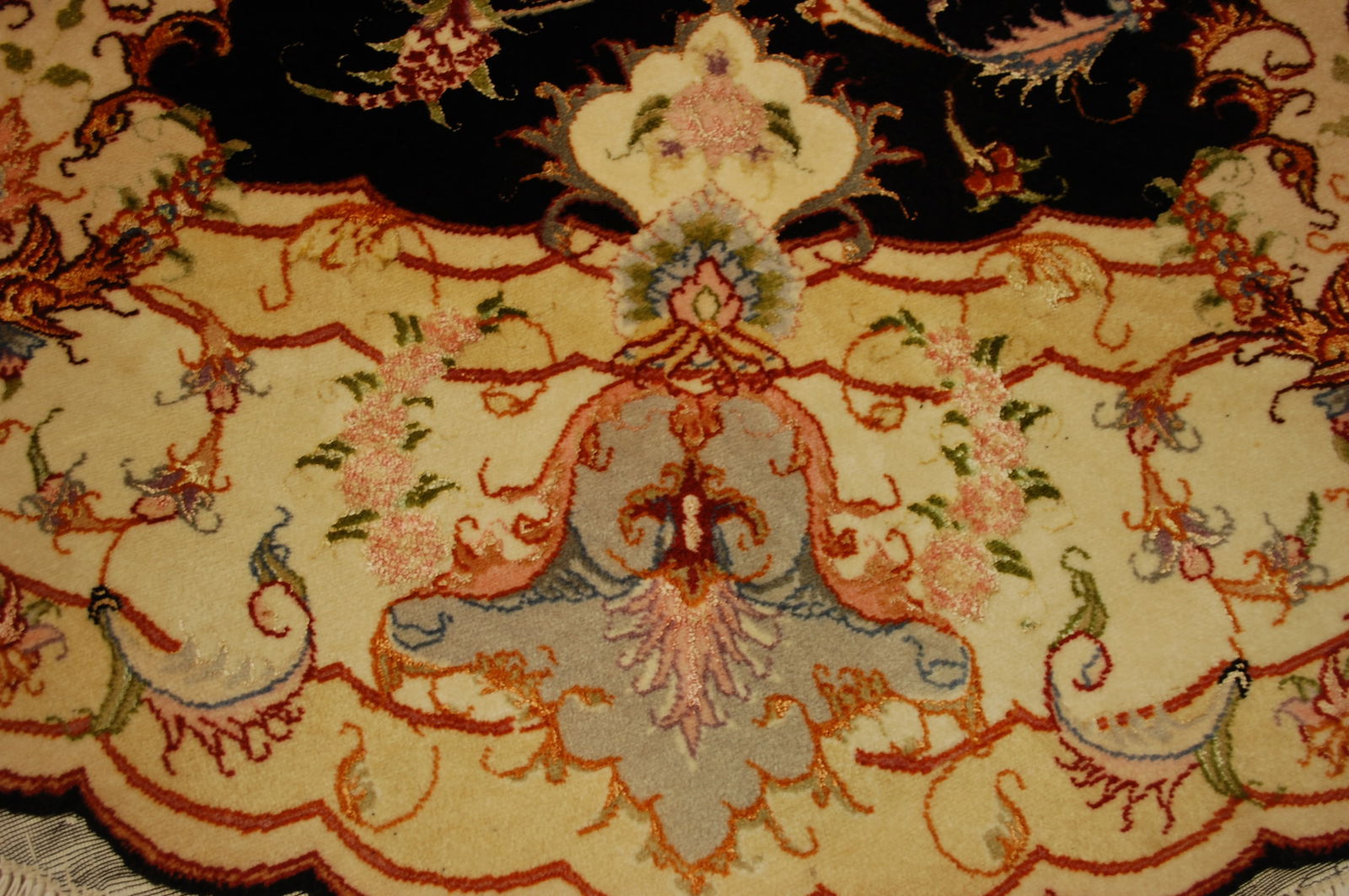 PERSIAN TABRIZ RUG 6'7" DIAMETER - 7