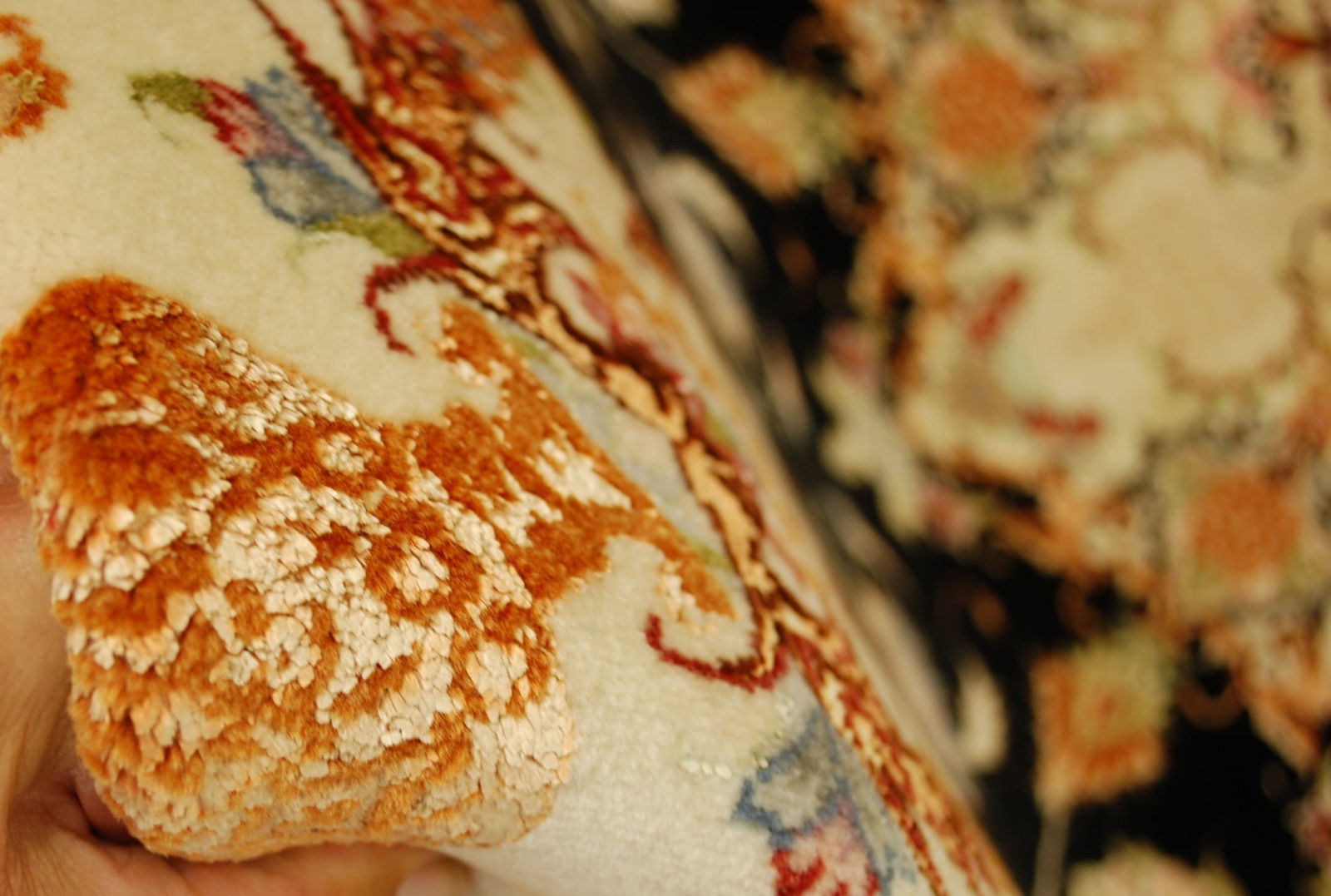 PERSIAN TABRIZ RUG 6'7" DIAMETER - 8