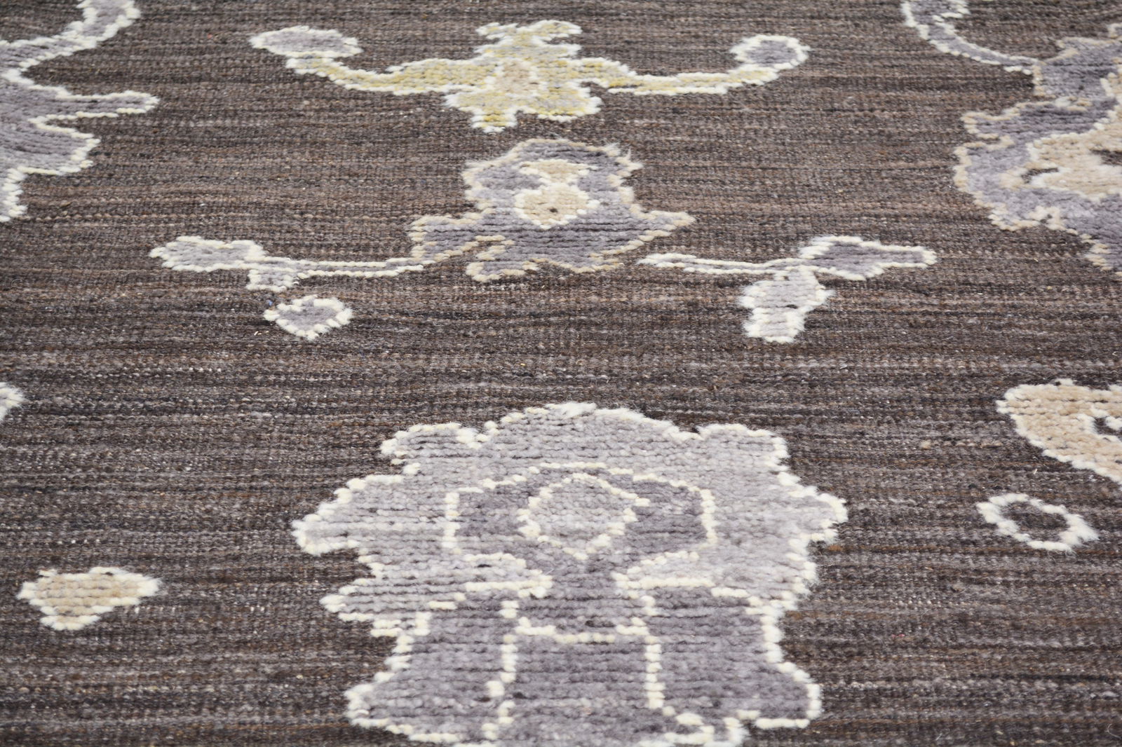 HAND KNOTTED WOOL OUSHAK RUG - 3