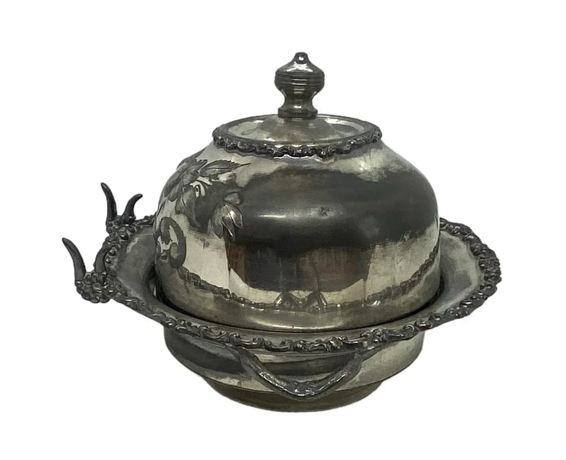 Mid 20th Century Poole Silver Company Quadruple Silver Plate Round Covered Butter Dish With Glass In - 2