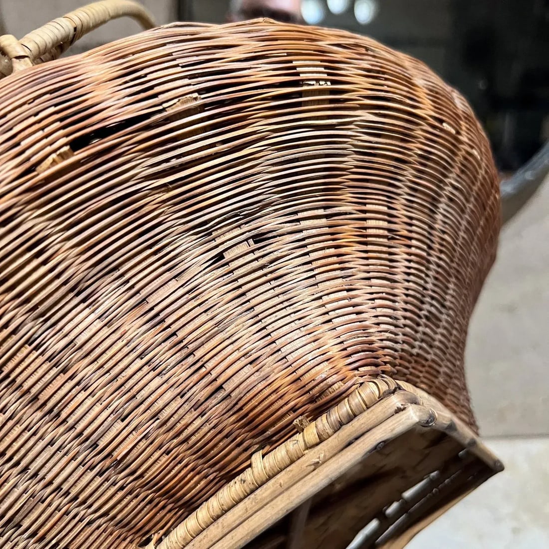Vintage Hand-Woven Lidded Basket With Handle - 7