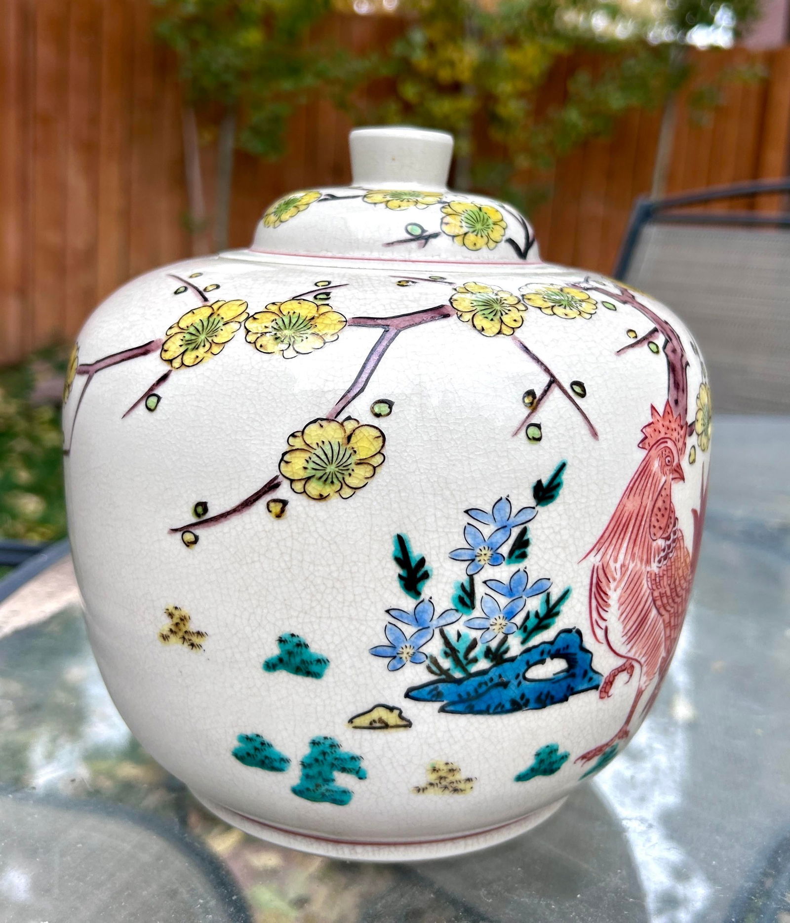 Vintage Chinoiserie Ceramic Porcelain Jar With Rooster, Hen and Flowers - 7