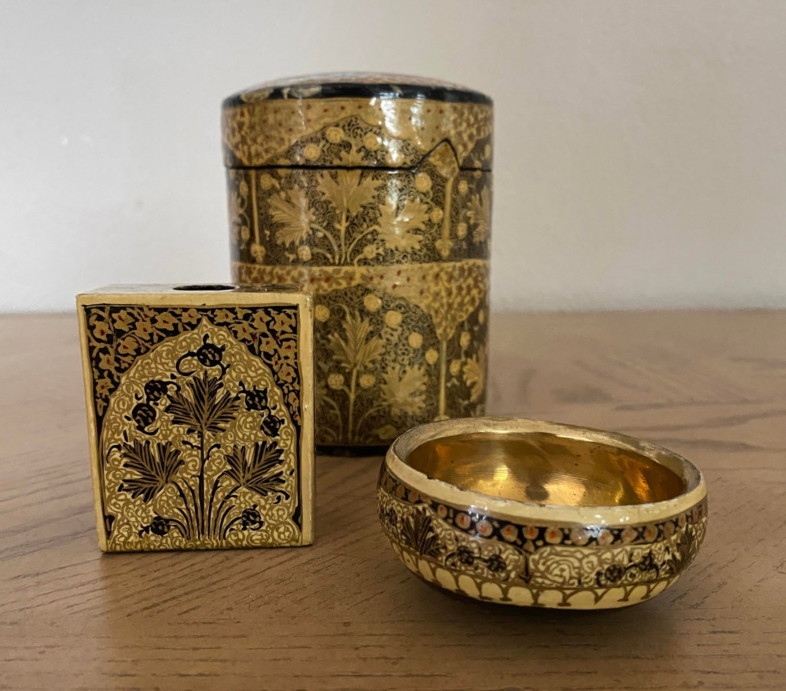 1980s Black and Gold Gilt Lacquer Box Smoking Set - 4