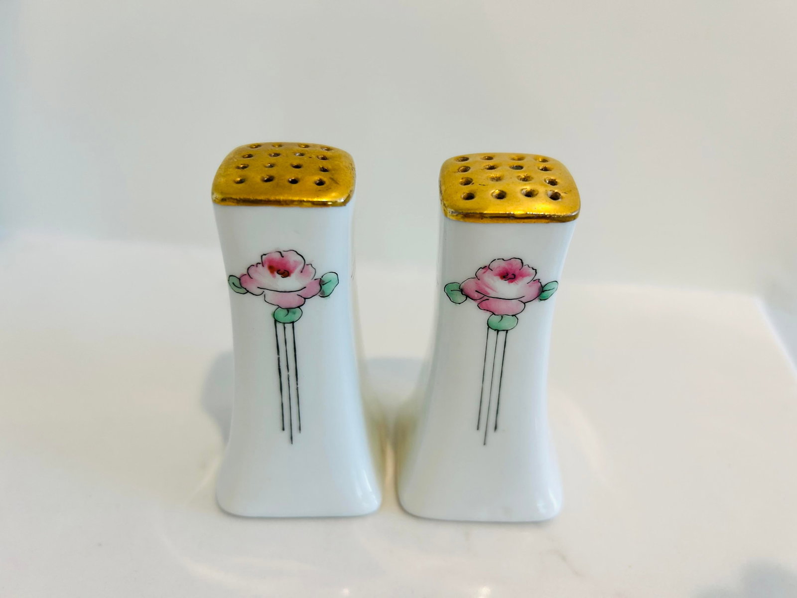 Vintage Art Nouveau Limoges Hand-Painted Porcelain Salt and Pepper Shakers - 4