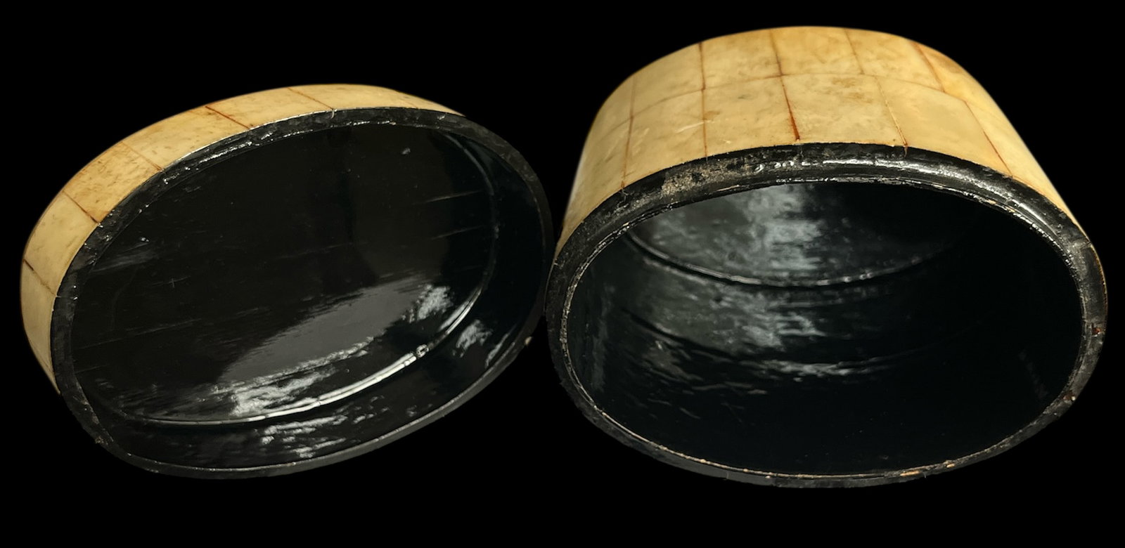 1980s Tessellated Bone and Black Lacquered Wood Box in the Style of Maitland-Smith - 6