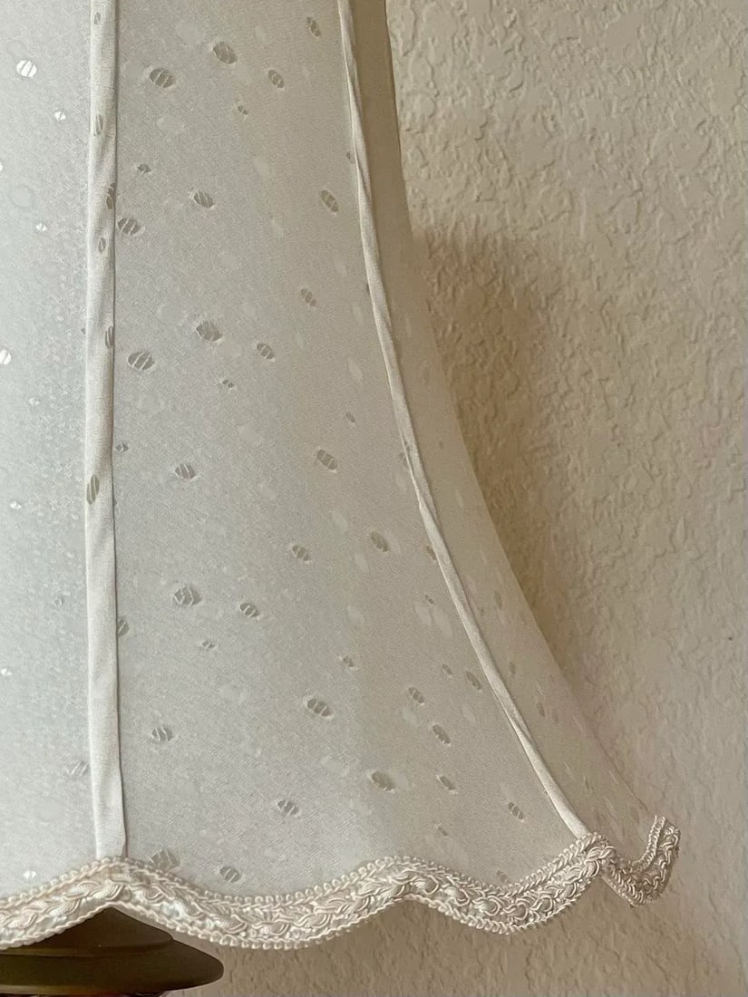 Vintage White Lamp Shade With Ruffle Edge - 5