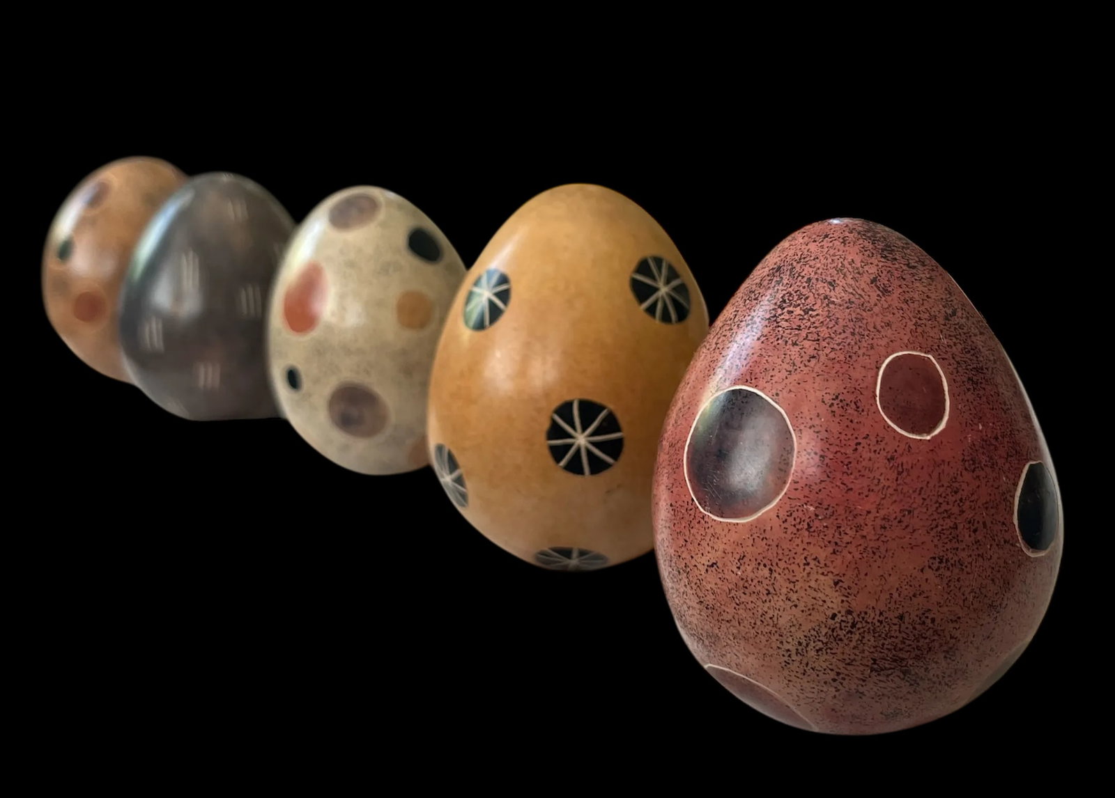 Collection of Vintage African Hand-Carved and Decorated Soapstone Eggs Â‚Ã„ - 4