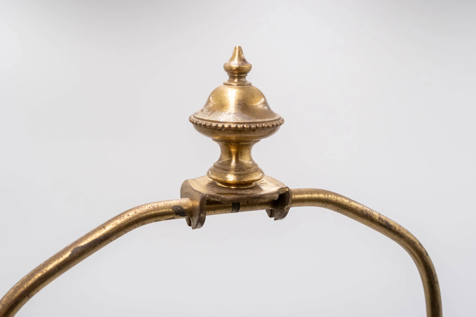 Mid Century Chinoiserie Tobacco Leaf Table Lamp - 4