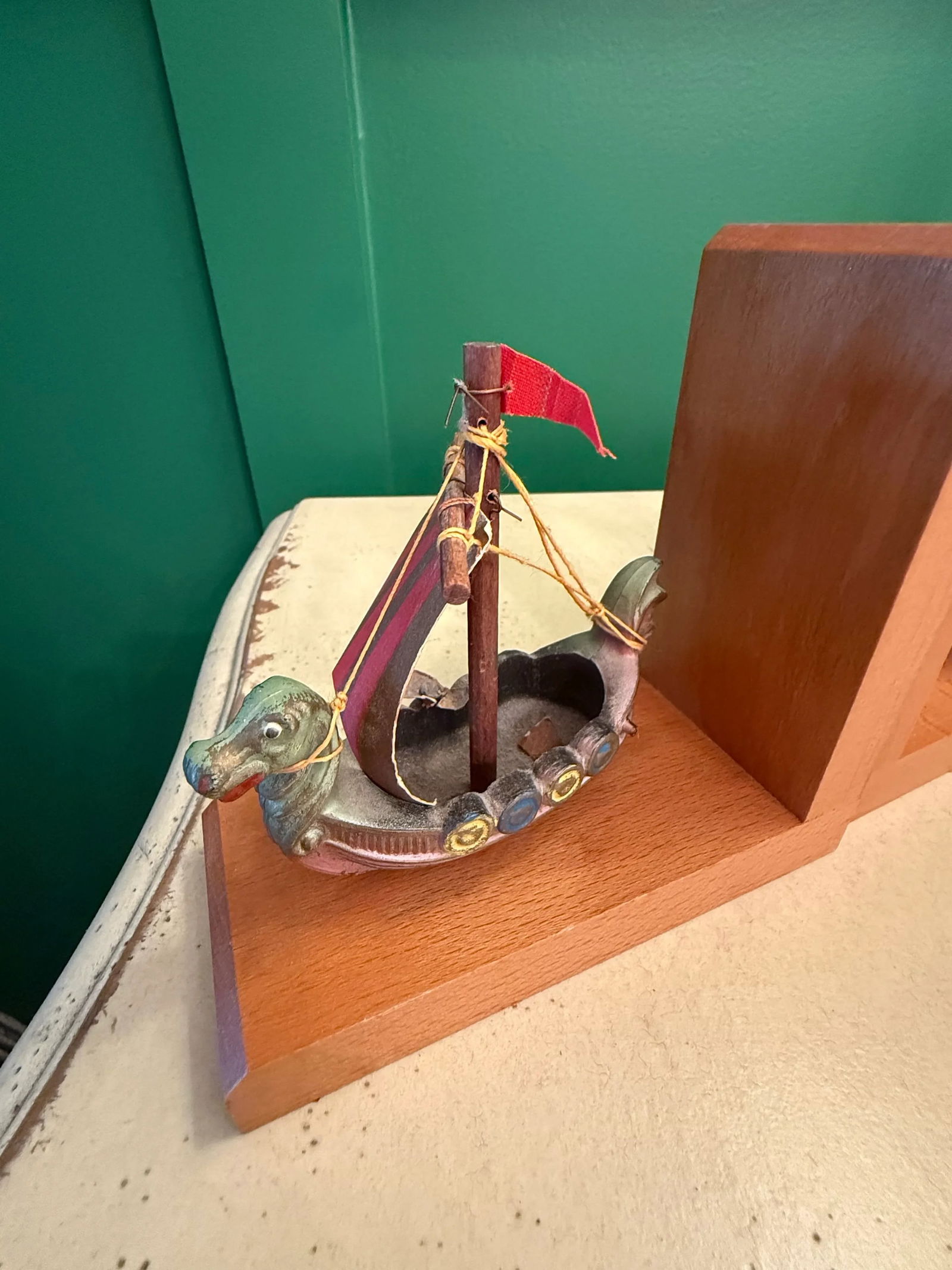 Adorable Mid Century Viking Ship Bookends - 7