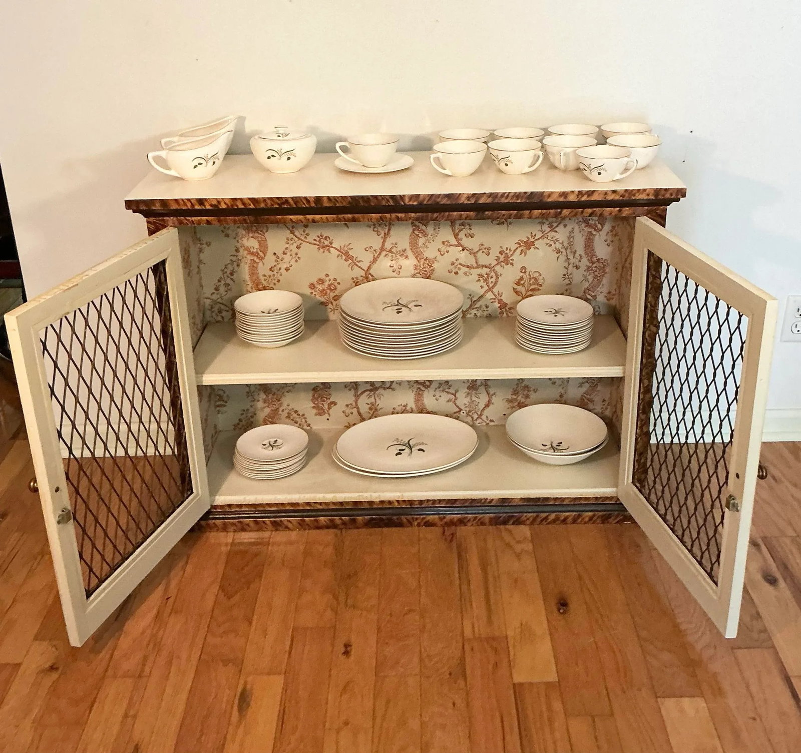 1950s Edwin Knowles "Forsythia" 64-Piece Fine China Dinnerware - 2