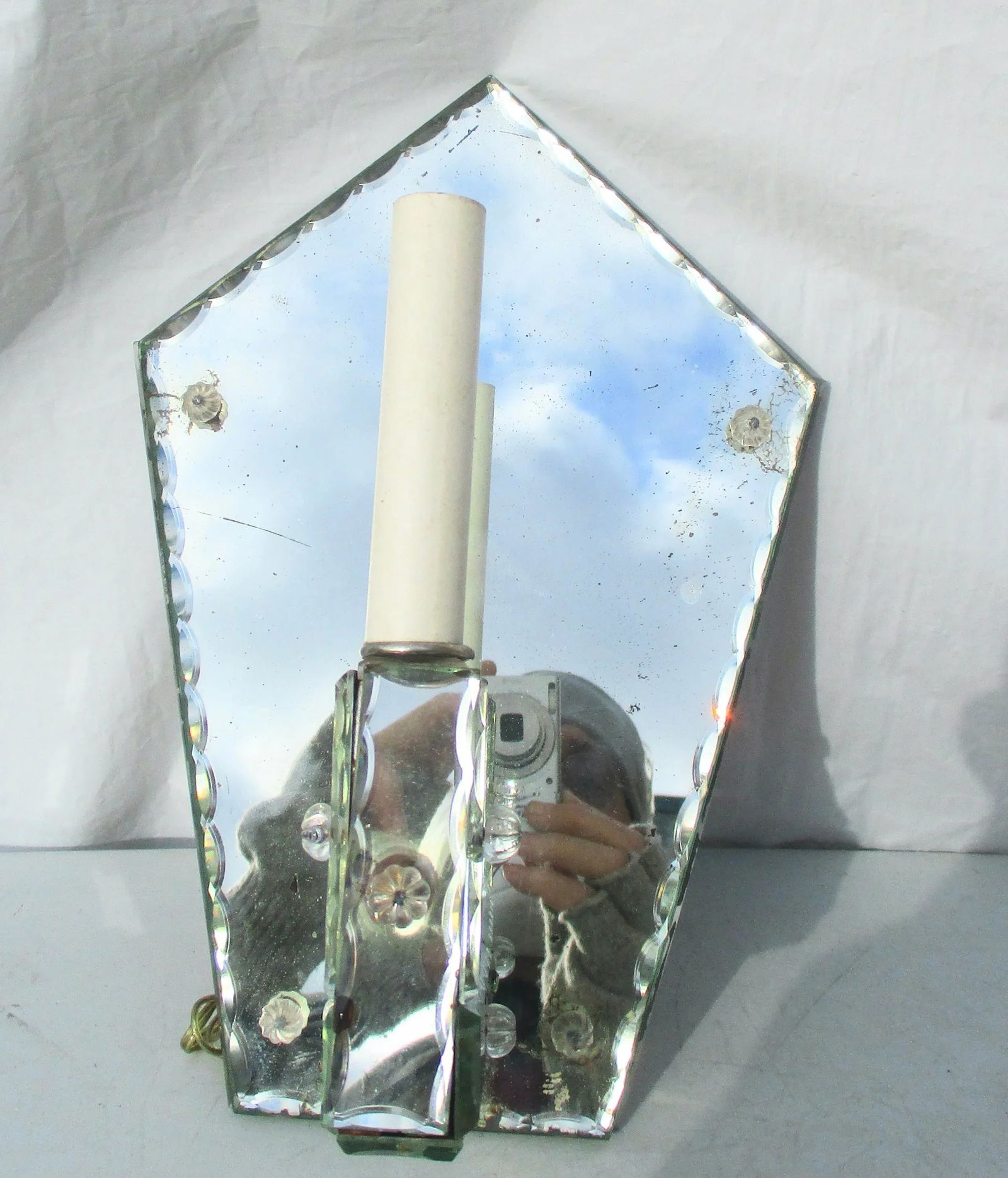 Hollywood Regency Mirrored Single Light Sconce - 7