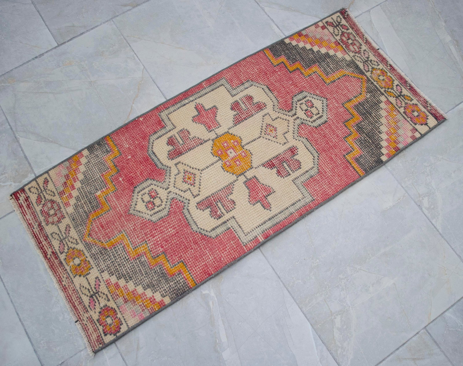 Hand Knotted Door Mat, Entryway Rug, Bath Mat, Kitchen Decor, Small Rug, Turkish Rug - 1"² - 3