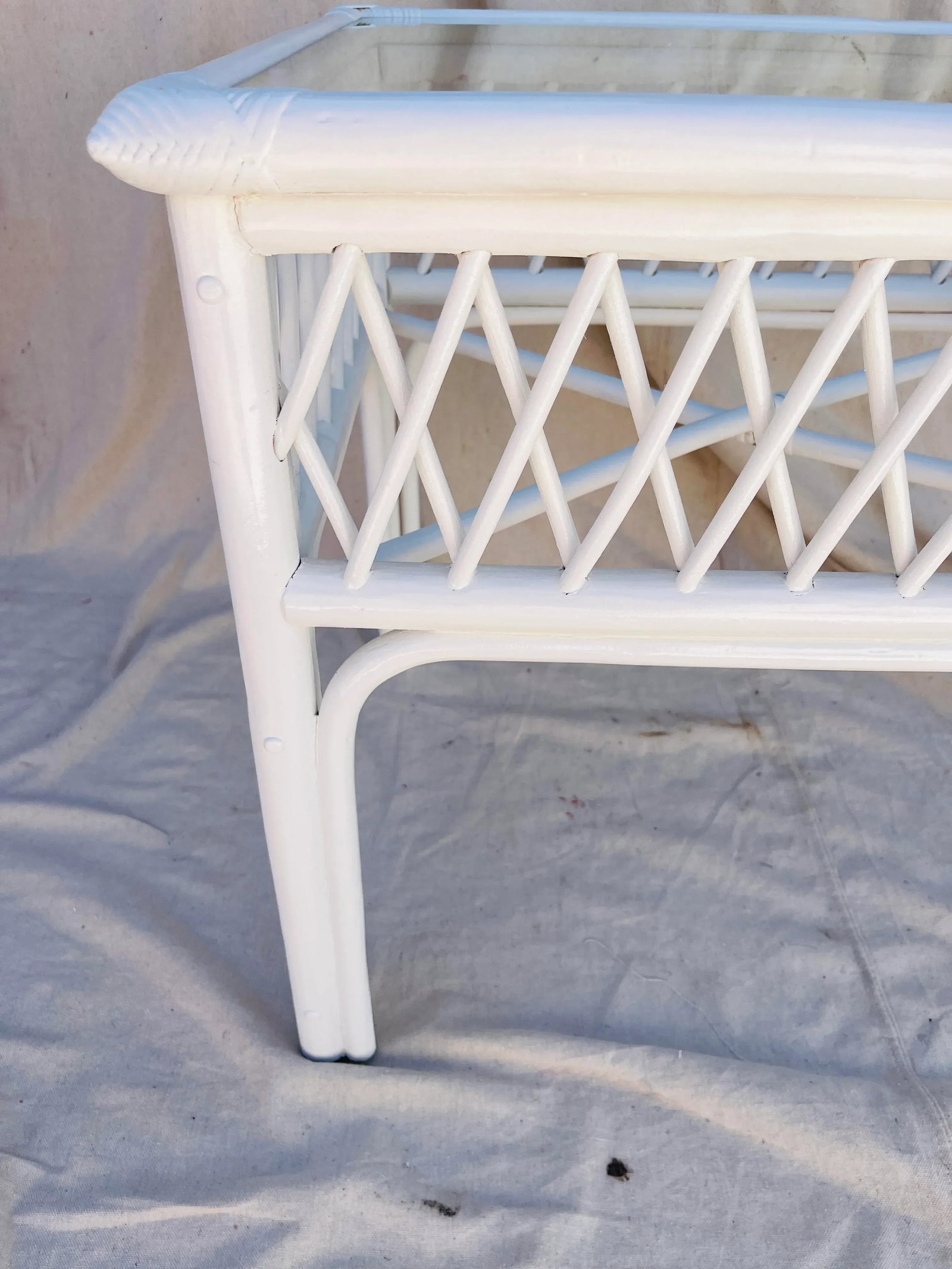 Vintage Ficks Reed Style White Bamboo Lattice Pattern Glass Top End Table - 4