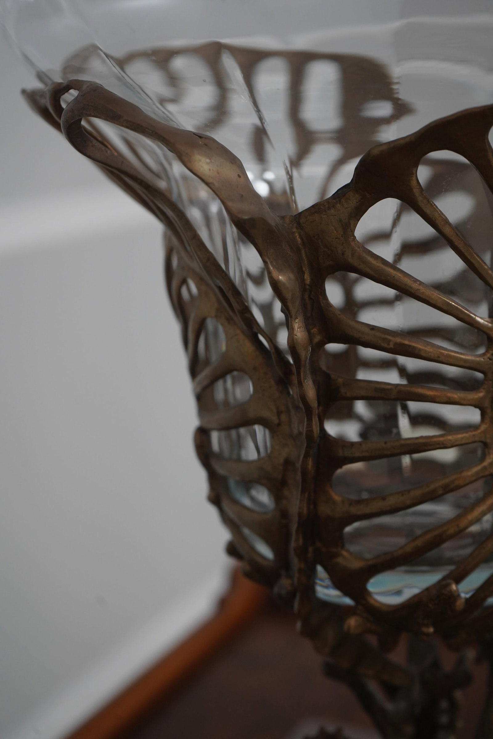 1990s Castilian Bronze & Porcelain Seahorse Design Center Piece - 3