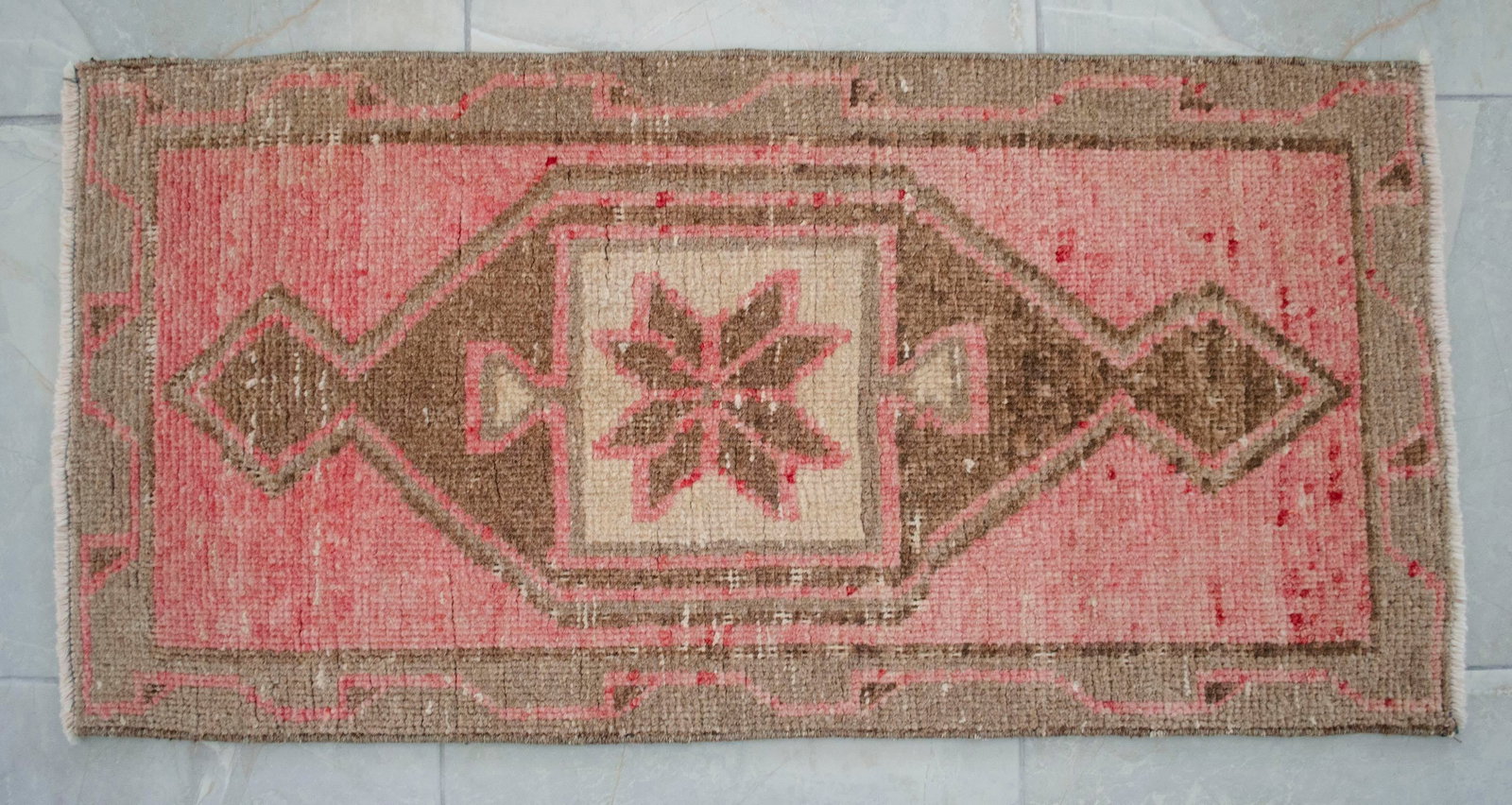 1970s Small Turkish Rug - 1"²7"³ × 3"²1"³ - 7