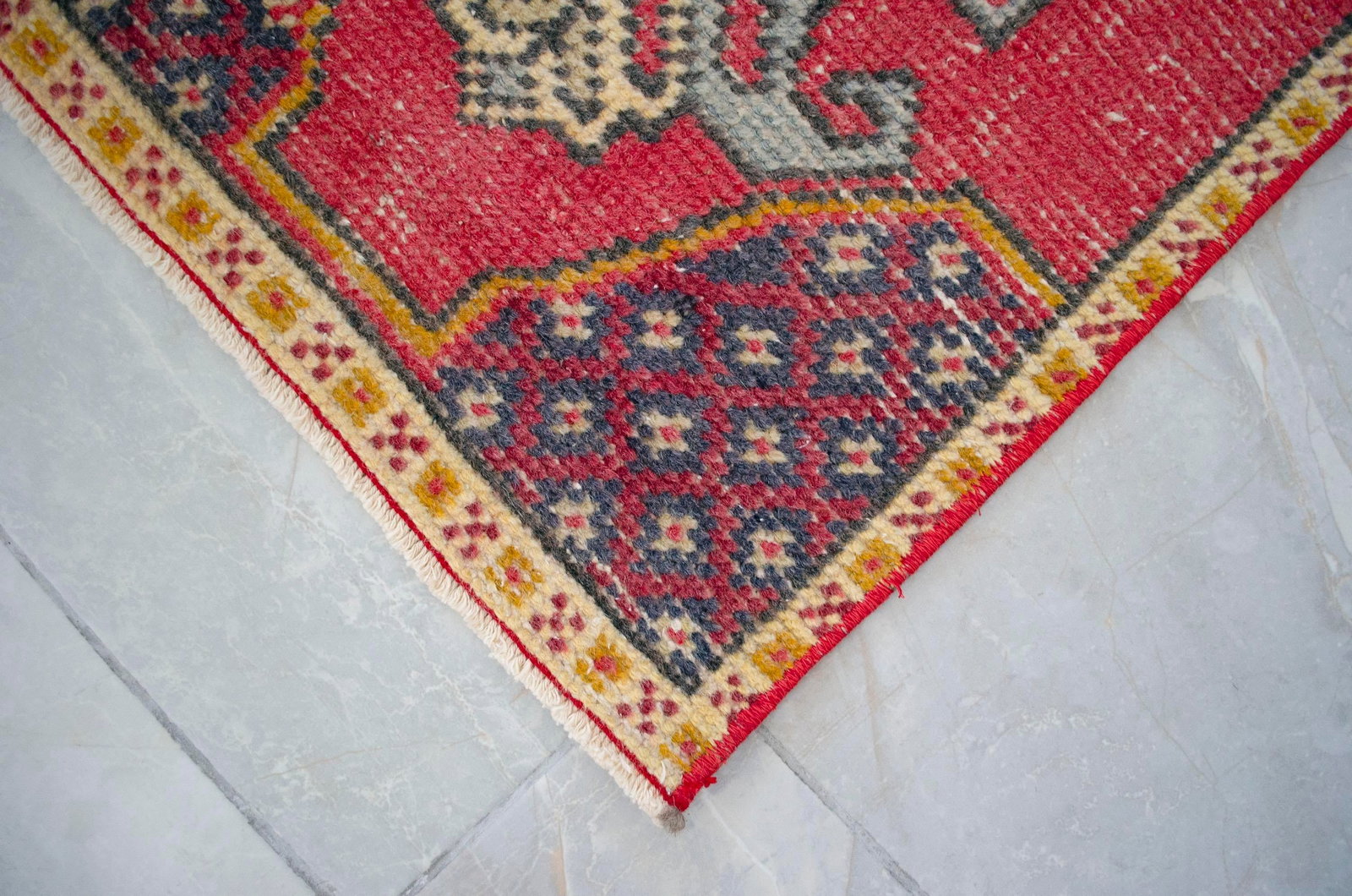 Hand Knotted Low Pile Turkish Small Rug Entry Decor, Bath Mat - 19'' X 38'' - 13