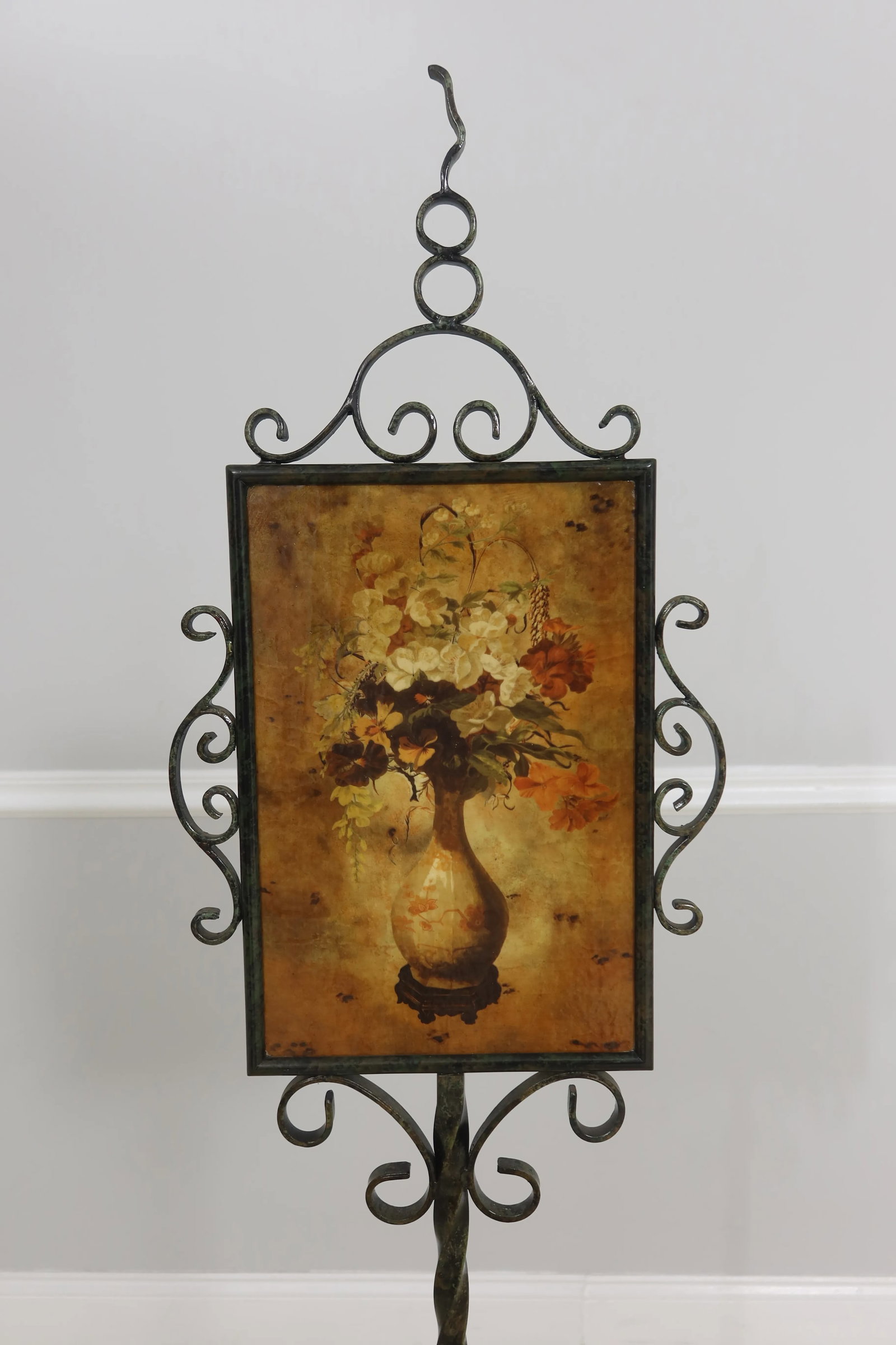 Iron Decorated Standing Screen - 2