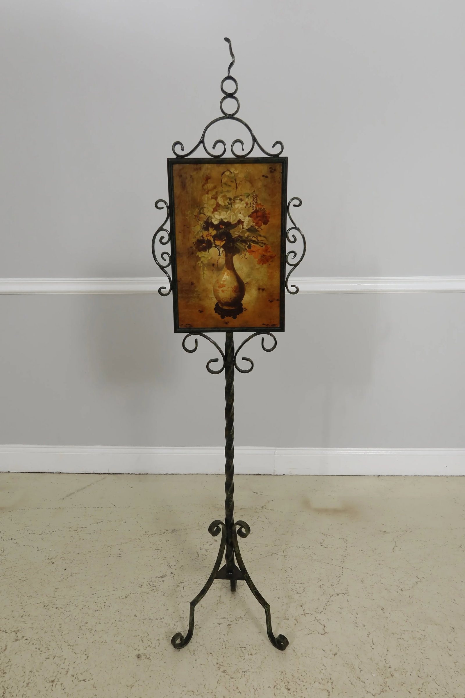 Iron Decorated Standing Screen - 6