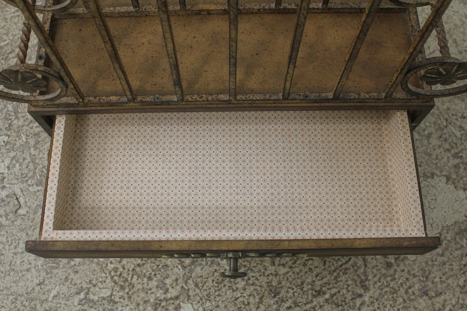 Decorator Iron Magazine Rack W. Drawer - 6