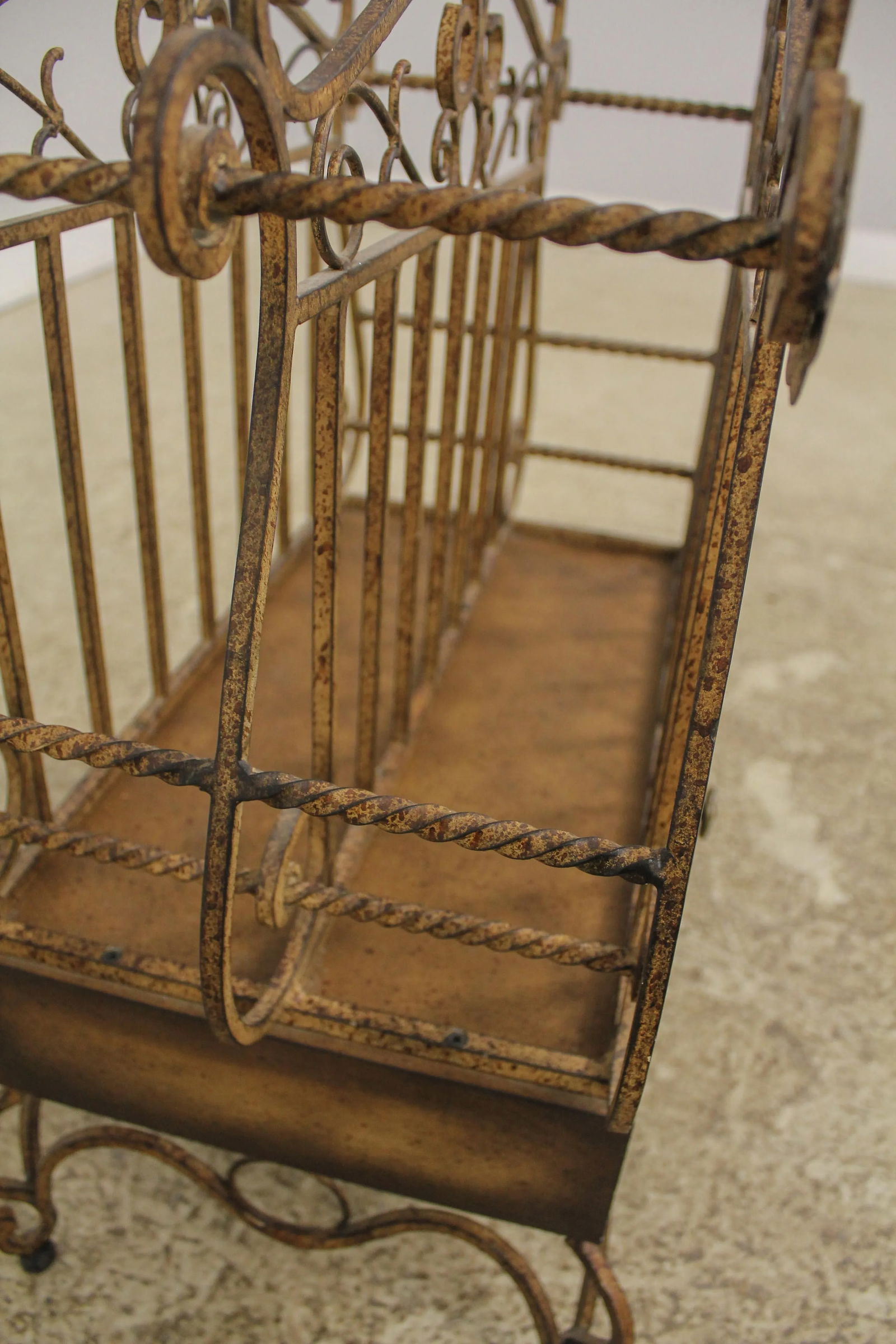 Decorator Iron Magazine Rack W. Drawer - 7