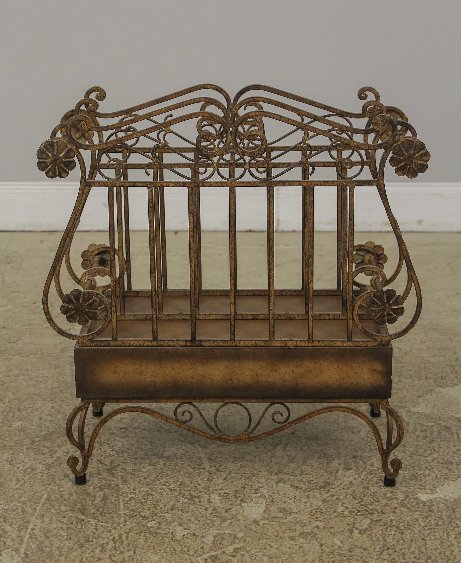 Decorator Iron Magazine Rack W. Drawer - 8