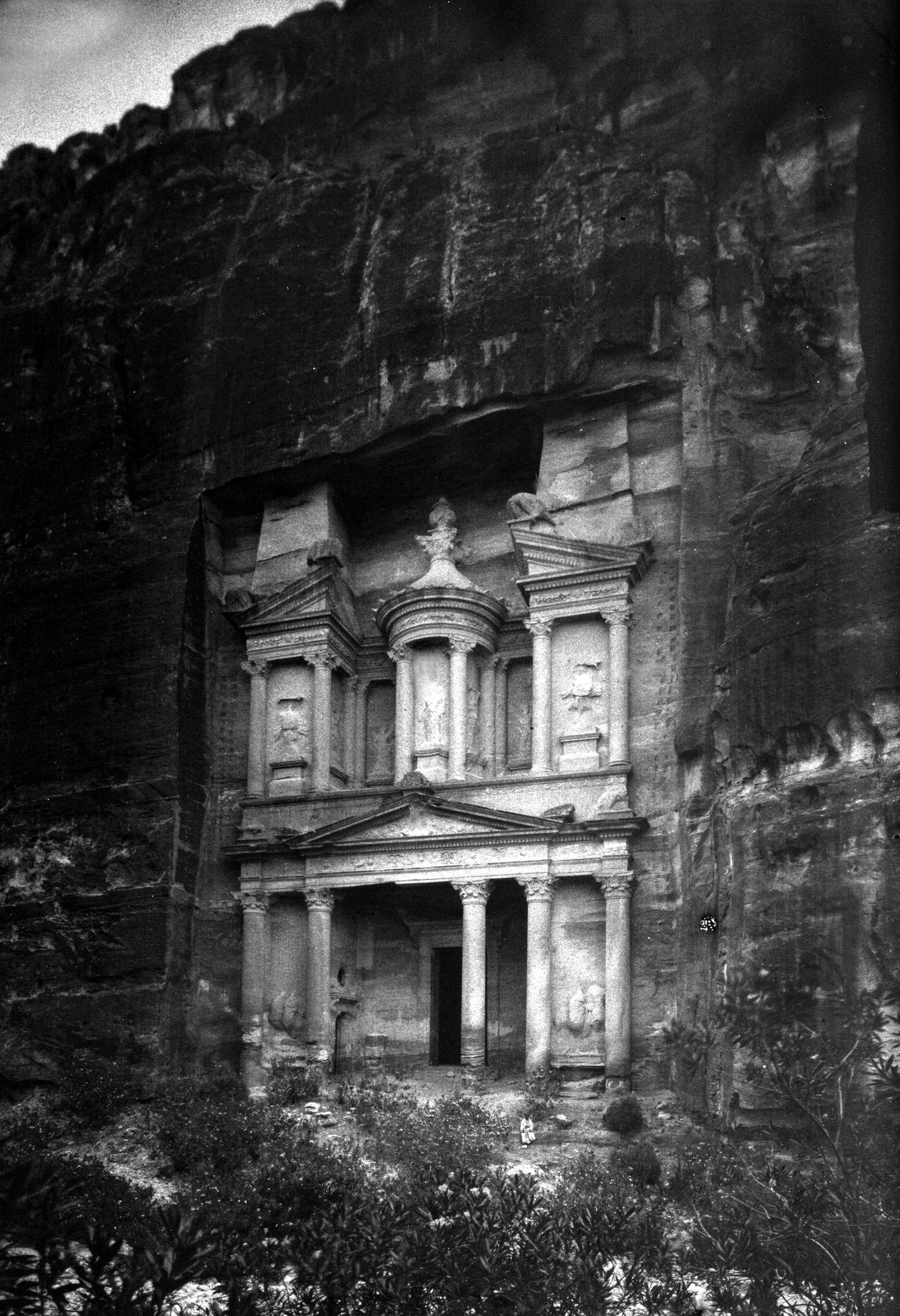 EL KHAZNE, PETRA: Title: EL KHAZNE, PETRA Artist/Source: UNKNOWN Original Date: UNKNOWN Dimensions: 19X13 Description: || UNITED STATES SHIPPING ONLY! || This lot is a Dye Based Photolithograph and is a restoration pri