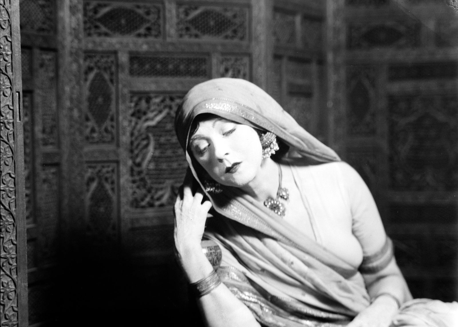 RUTH ST. DENIS: Title: RUTH ST. DENIS Artist/Source: ARNOLD GENTHE Original Date: UNKNOWN Dimensions: 8x10 Description: || UNITED STATES SHIPPING ONLY! || This lot is a Dye Based Photolithograph and is a restoration