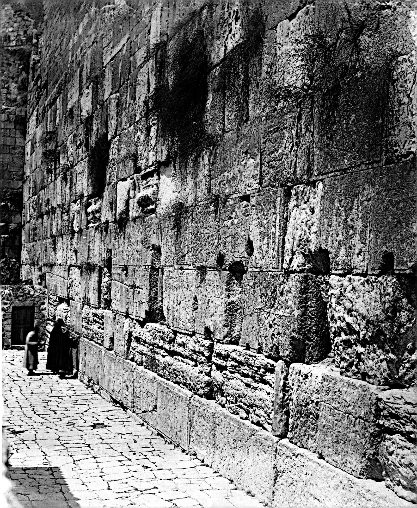 THE WAILING WALL: Title: THE WAILING WALL Artist/Source: UNKNOWN Original Date: UNKNOWN Dimensions: 10x8 Description: || UNITED STATES SHIPPING ONLY! || This lot is a Dye Based Photolithograph and is a restoration prin
