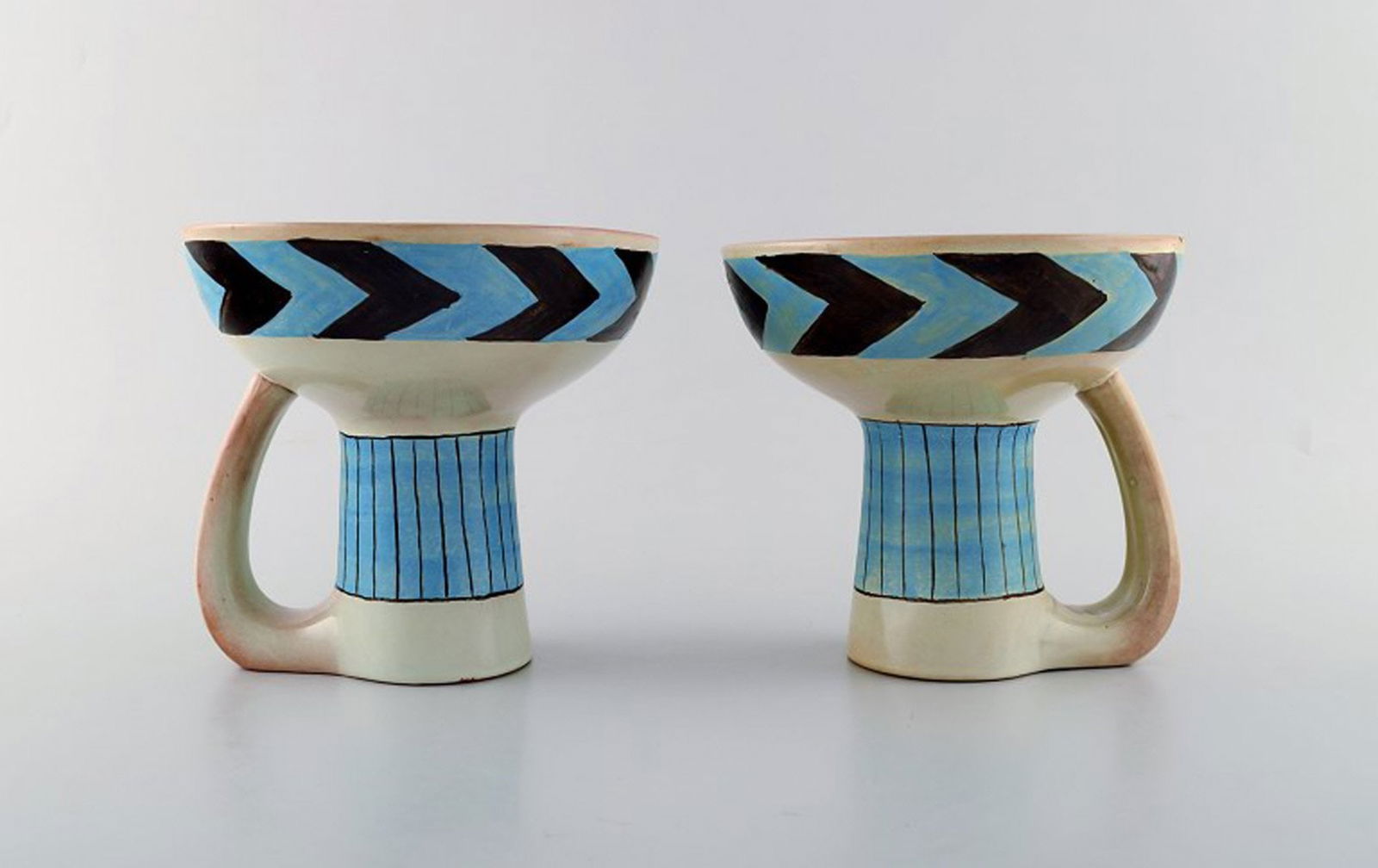 Carl-Harry Stålhane for Rörstrand / Rørstrand. A pair of modernist hand painted: Title: Carl-Harry Stålhane for Rörstrand / Rørstrand. A pair of modernist hand painted "Torro" vases / jugs with handles. Description: Carl-Harry Stålhane for Rörstrand / R