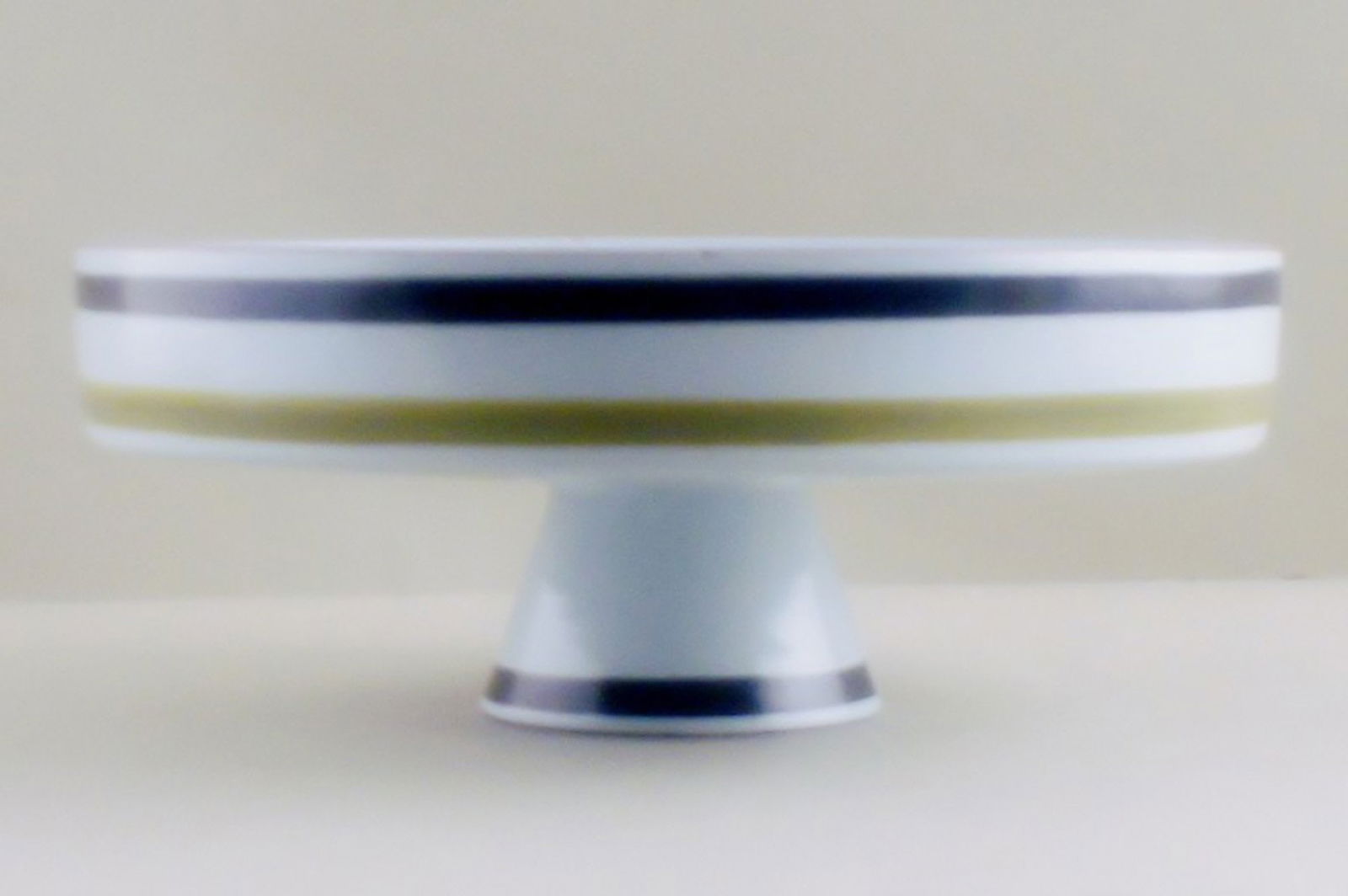 Centerpiece, Stig Lindberg, Gustavsberg studio.: Title: Centerpiece, Stig Lindberg, Gustavsberg studio. Description: Centerpiece, Stig Lindberg, Gustavsberg studio. Height 9 cm. 23.5 cm. in diameter. Signed with "studio hand". In perfect condition.