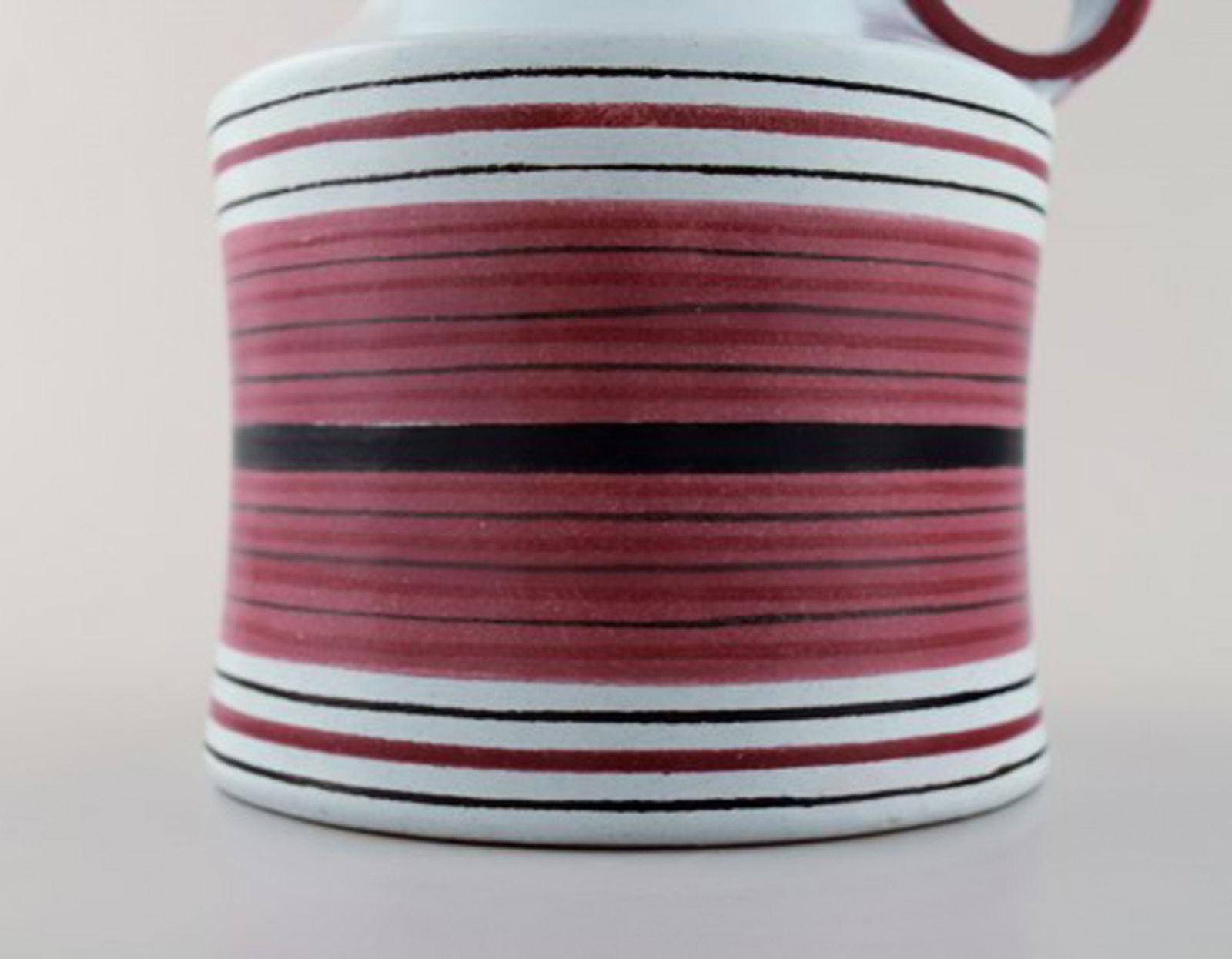 Stig Lindberg "studio hand", Gustavsberg. Faience jug/vase with handle and hand-painted decoration. - 4