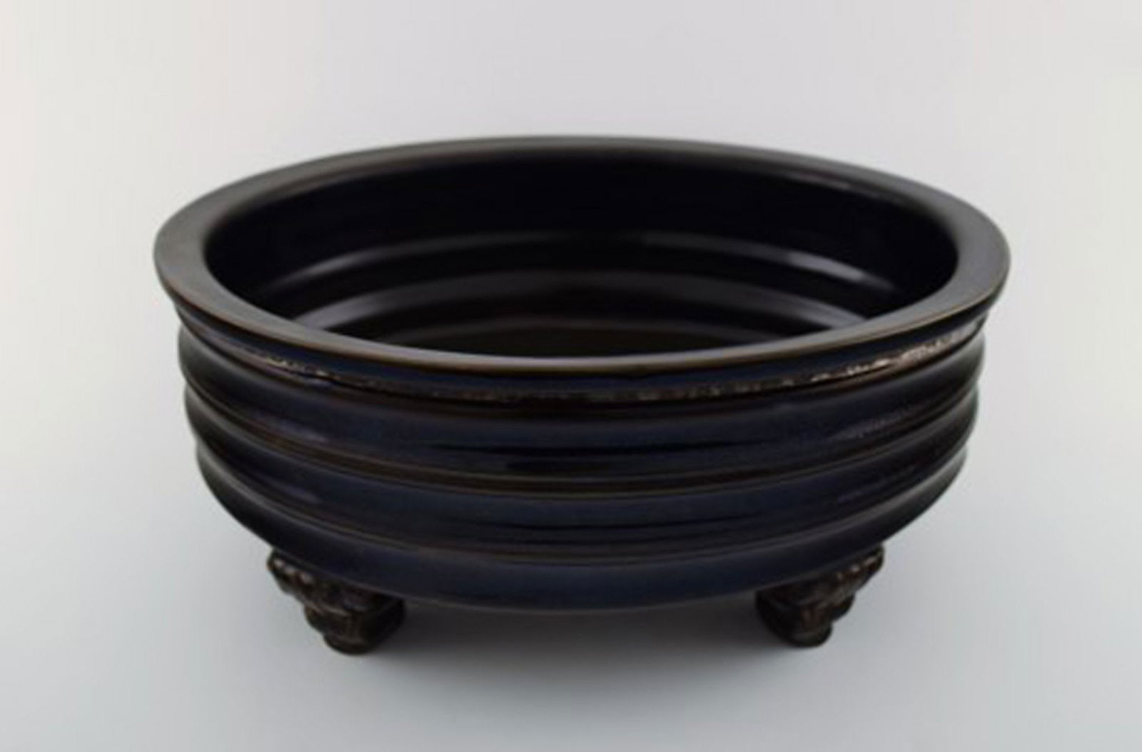 Svend Hammershøi for Kähler. Large Flowerpot / compote with dark blue glaze. - 2