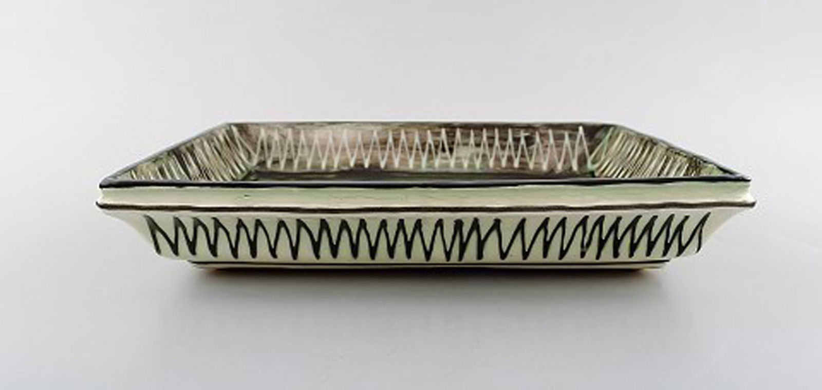 Astrid Tjalk for Kähler, Denmark. Unique bowl in glazed ceramic with motif of fish monger. - 5