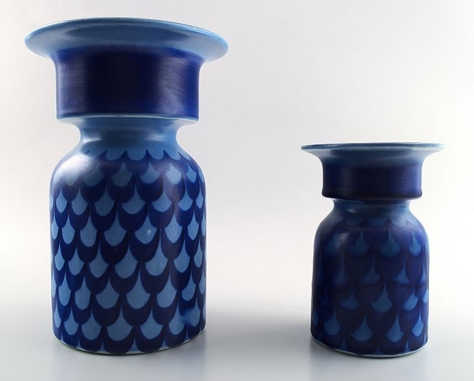 Margareta Hennix (born 1941) for Gustavberg.: Title: Margareta Hennix (born 1941) for Gustavberg. Description: Margareta Hennix (born 1941) for Gustavberg. 2 modern ceramic vases, hand-painted. In perfect condition. Stamped: M. Hennix and Gustavb