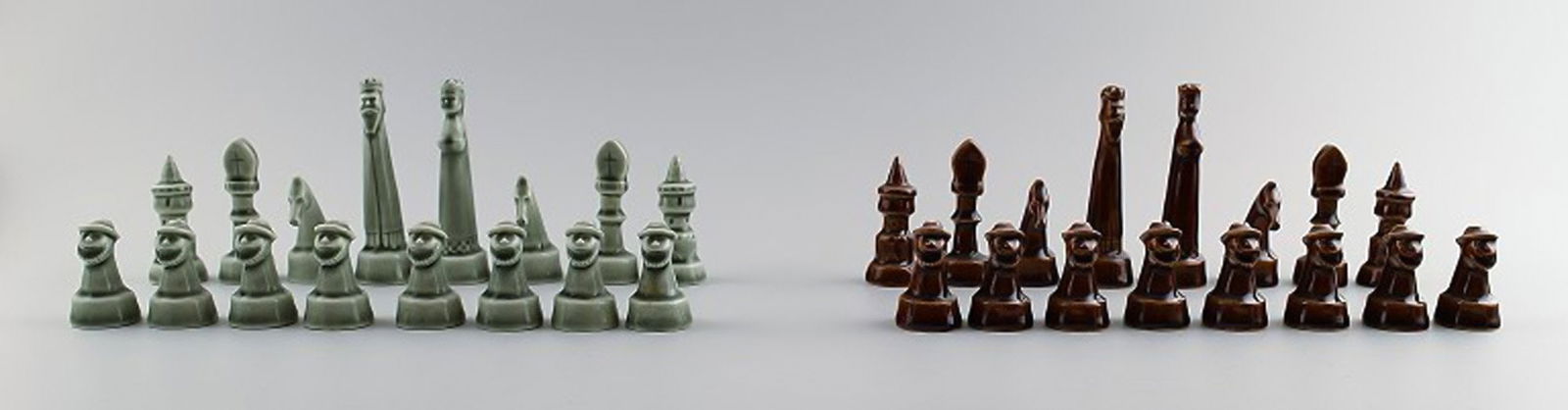 SVEN Wejsfelt for Gustavsberg, complete set of chess pieces in ceramics. (1 of 10)