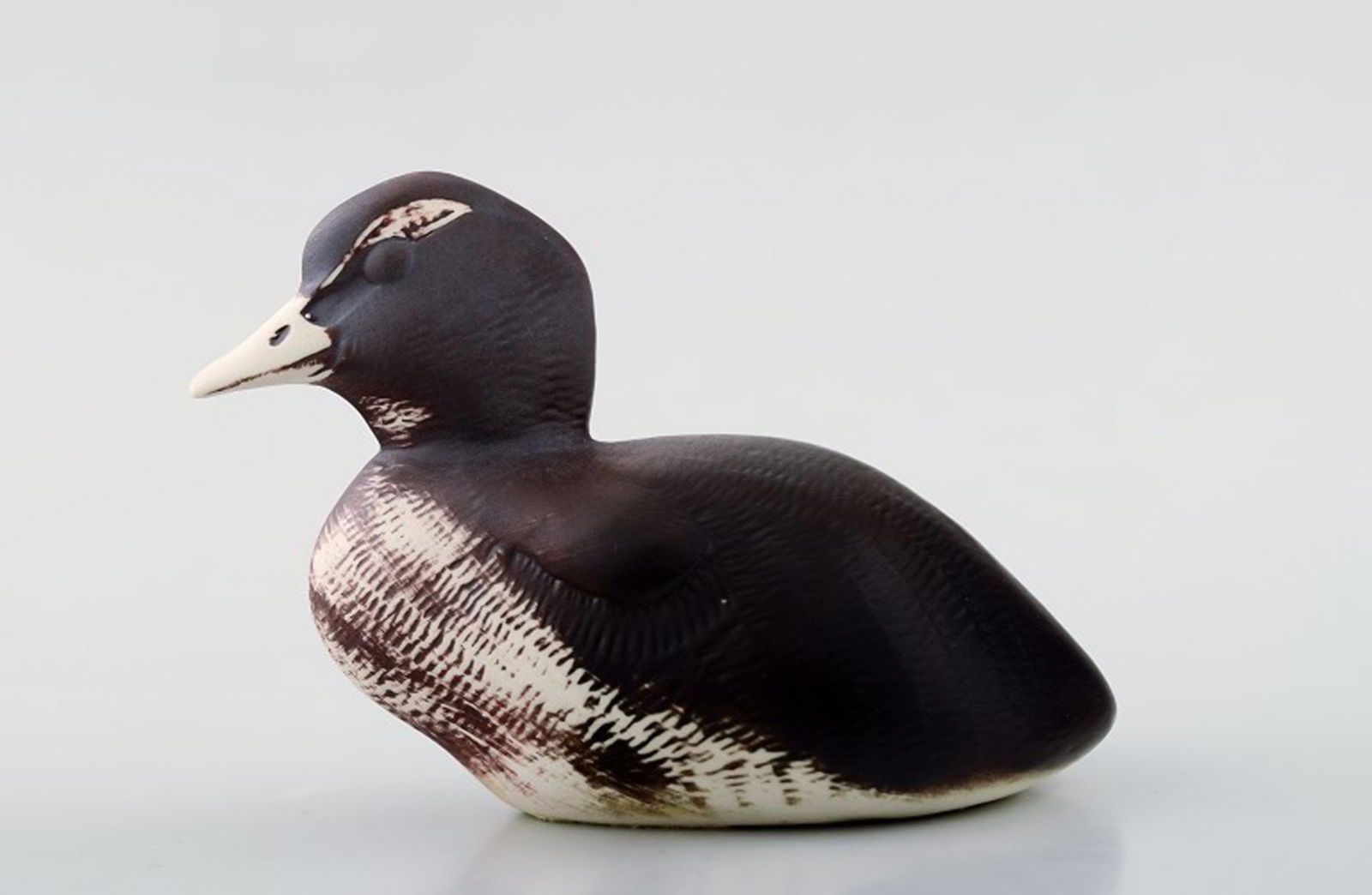 Paul Hoff for Gustavsberg, eider duck in stoneware.: Title: Paul Hoff for Gustavsberg, eider duck in stoneware. Description: Paul Hoff for Gustavsberg, eider duck in stoneware. Measures 10 cm. x 7 cm. In perfect condition. Marked. Reserve: $49.00 Shippi
