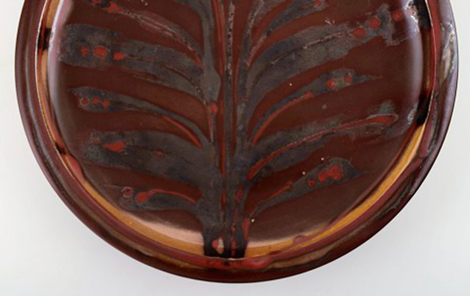 Robin Hopper, English / Canadian ceramist. Ceramic dish in luster glaze. - 4
