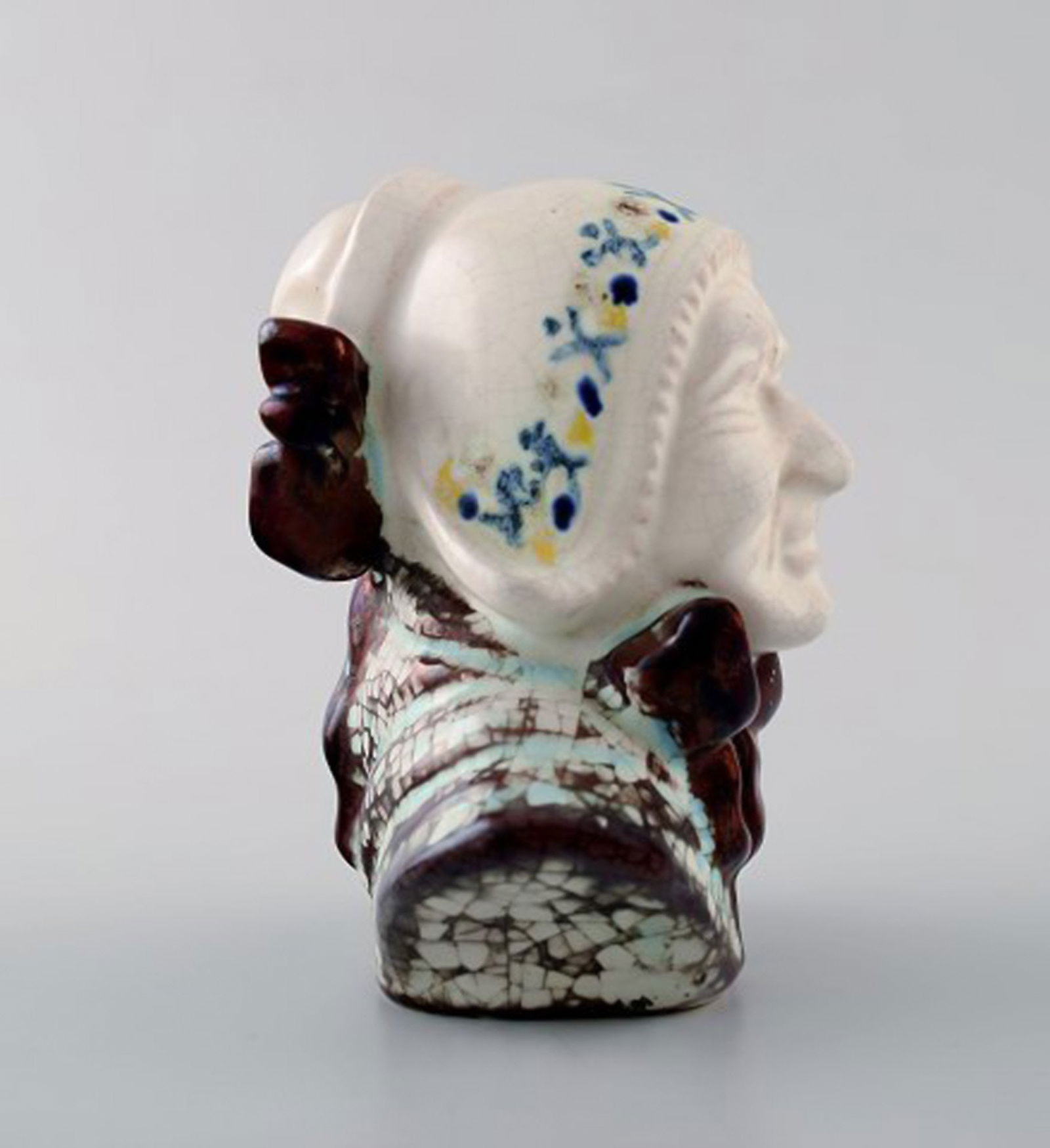 Michael Andersen Ceramics from Bornholm. 2 female heads, national costume. - 5