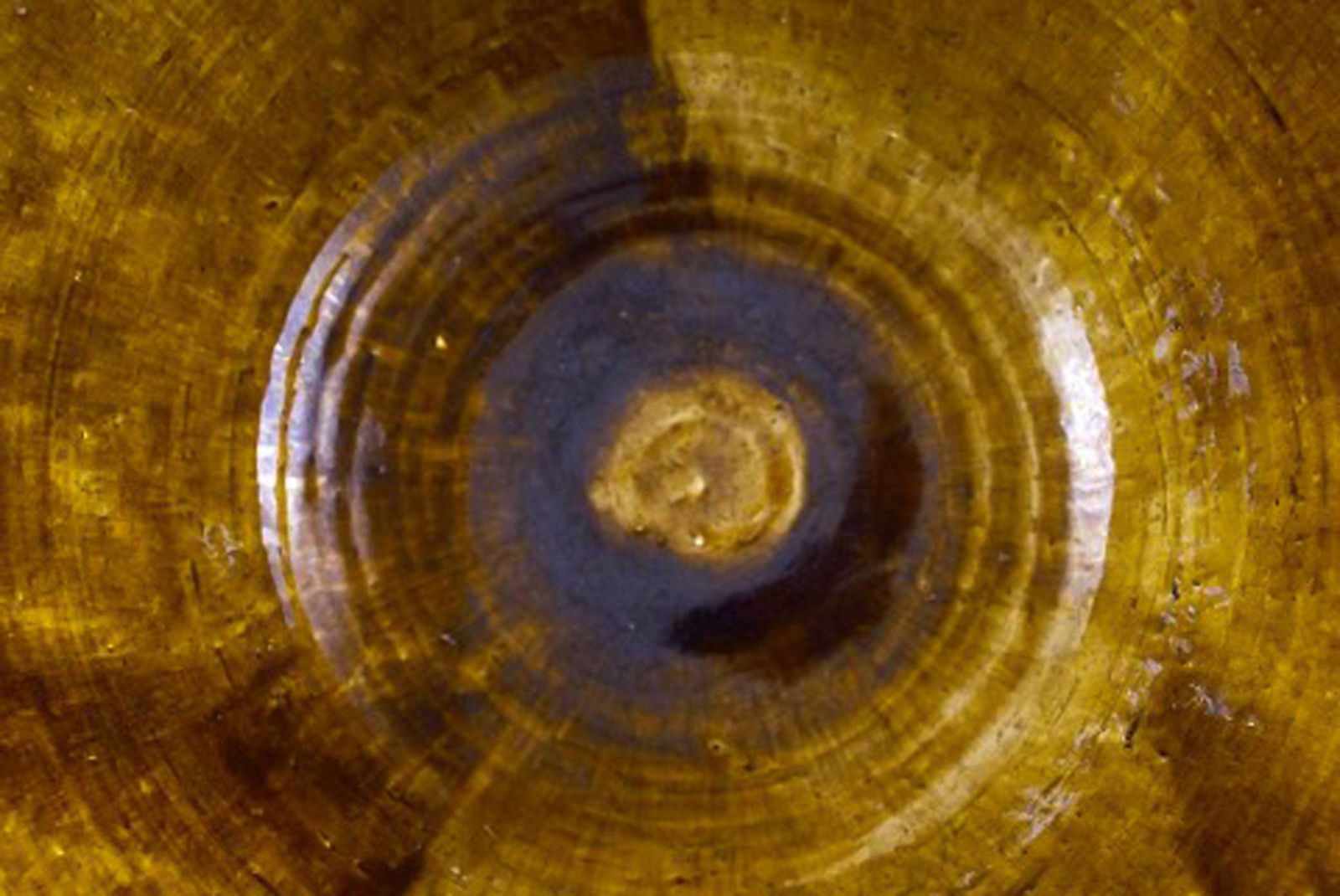 Ivy Lysdal, b. 1937. Danish ceramist and painter. Large unique bowl with uranium glaze. 1970's. - 4