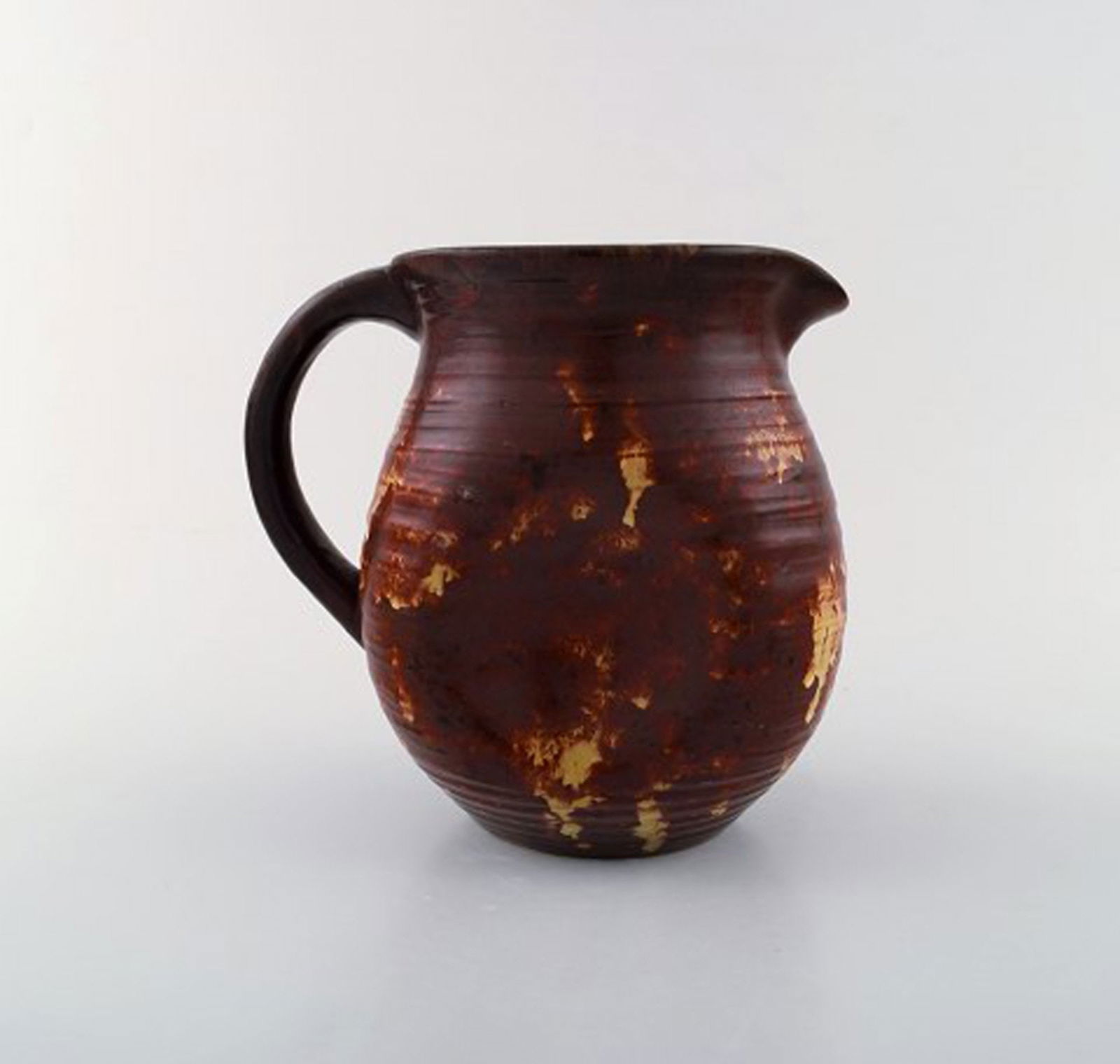 Michael Andersen, Denmark jug with handle. Beautiful glaze in red and yellow shades. 1950 / 60s. - 3