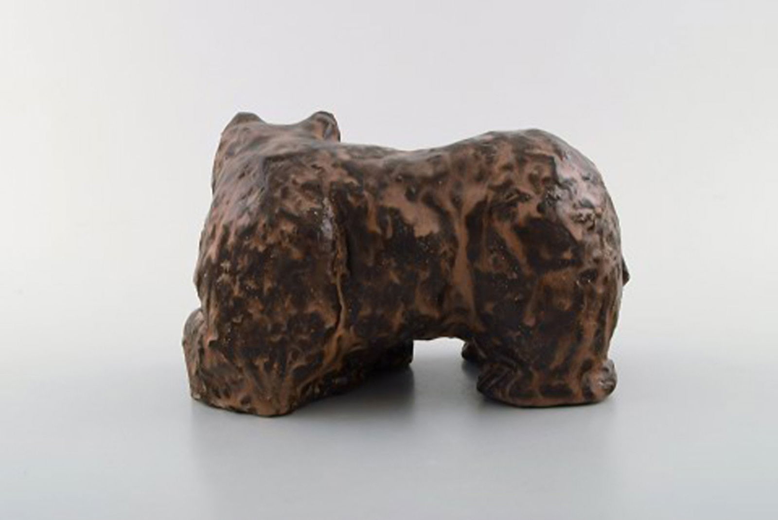 Scandinavian ceramist. Unique figure of brown bear in glazed stoneware. Mid 20th century. - 5