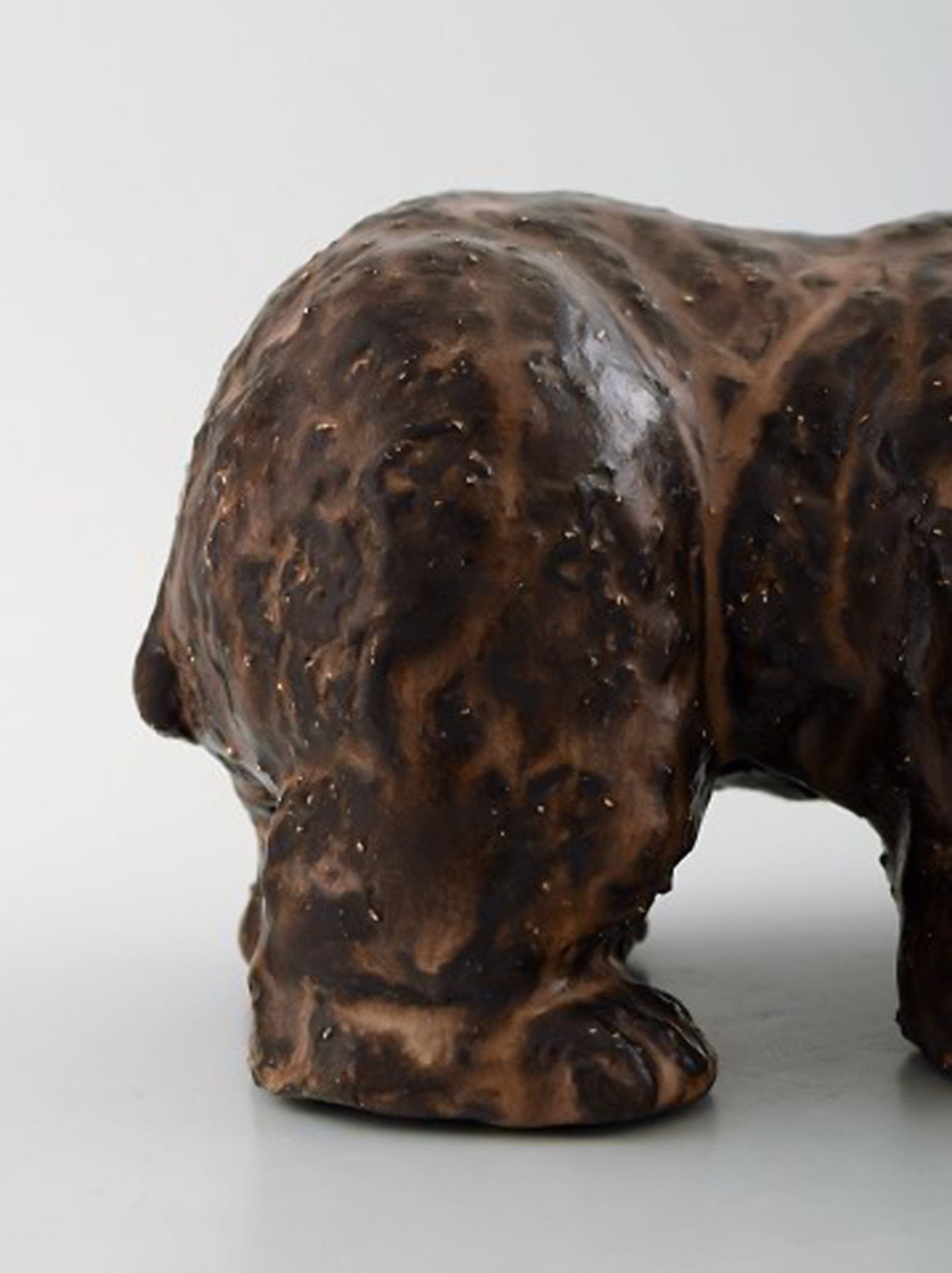 Scandinavian ceramist. Unique figure of brown bear in glazed stoneware. Mid 20th century. - 6